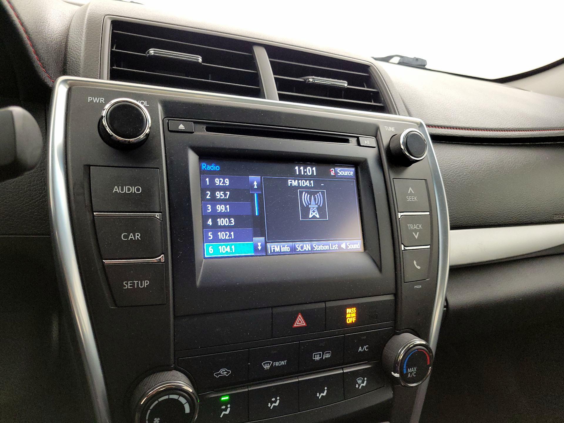 Thumbnail: 2016 Toyota Camry - 15