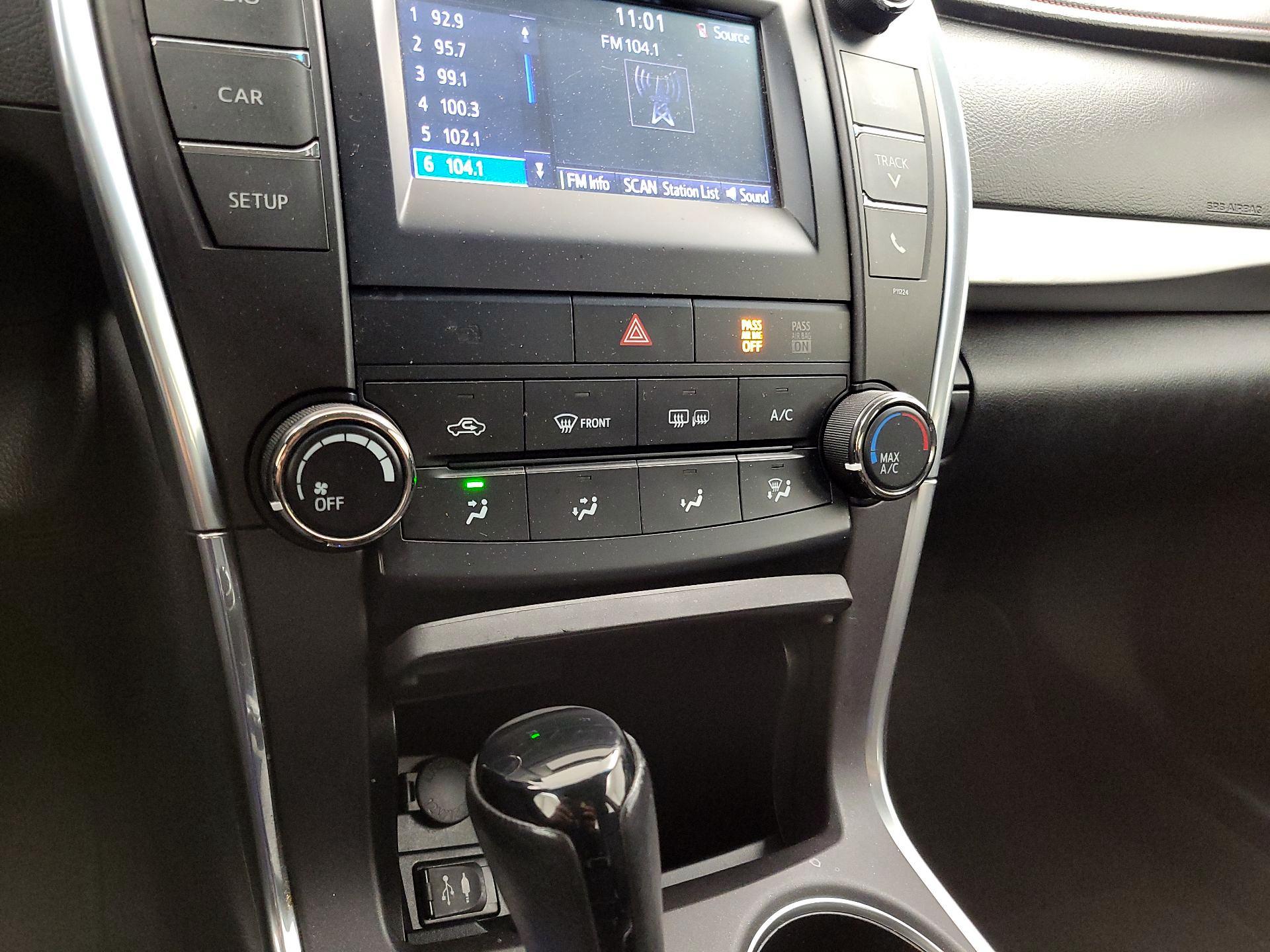 Thumbnail: 2016 Toyota Camry - 16