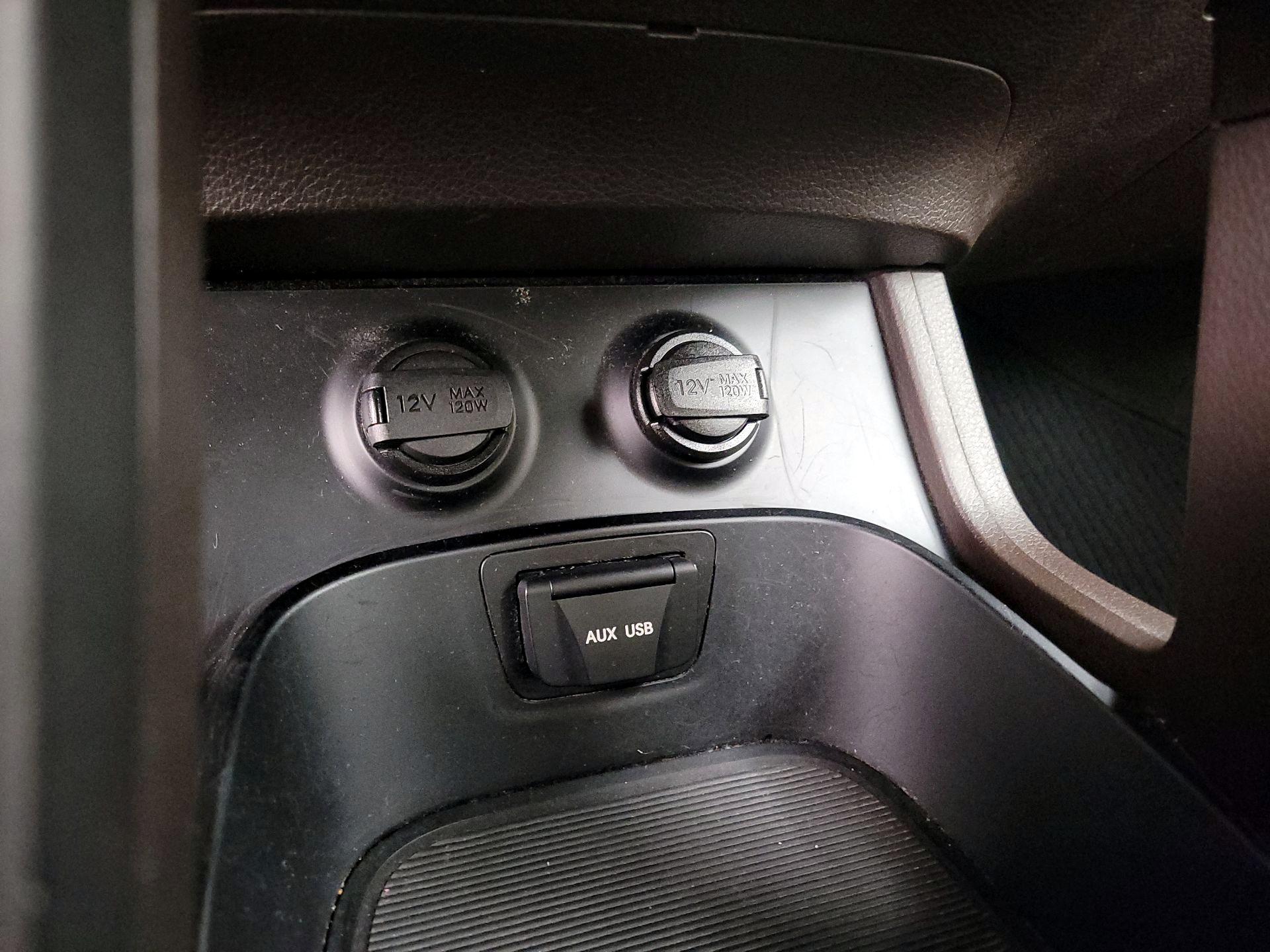 Thumbnail: 2014 Hyundai Santa Fe - 17