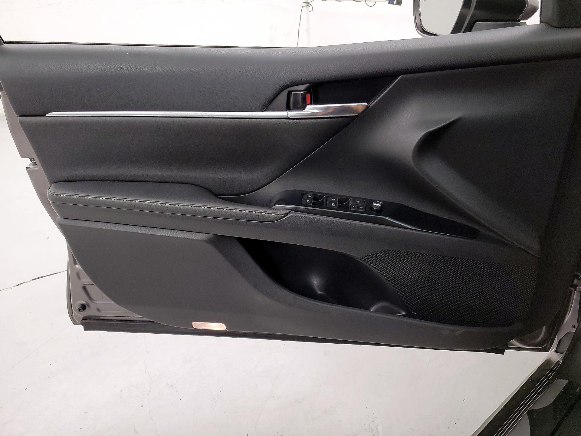 Thumbnail: 2019 Toyota Camry - 12