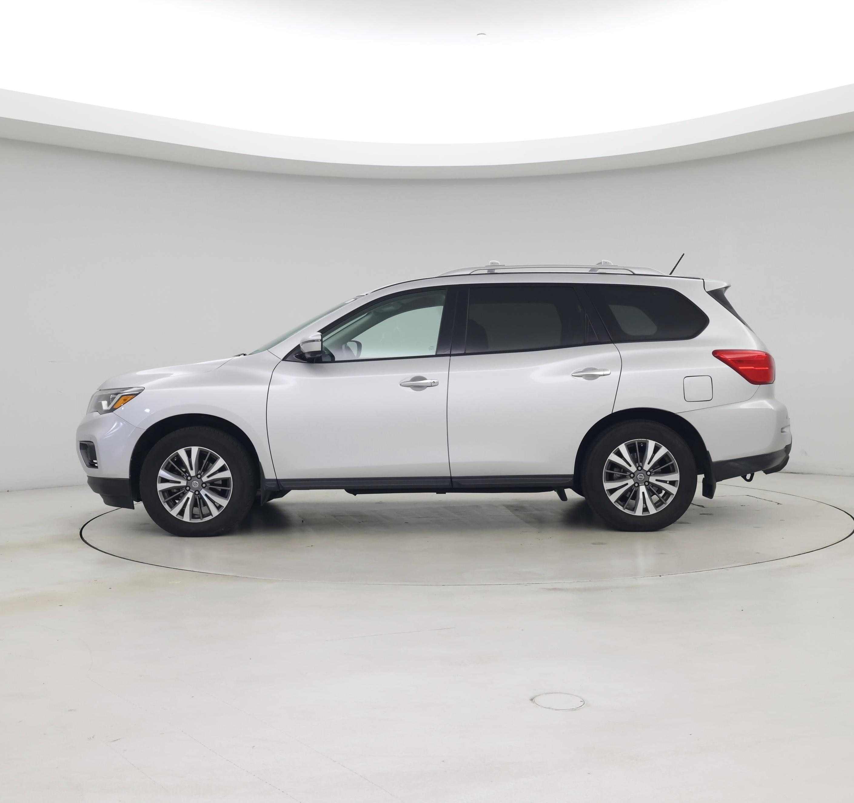 Thumbnail: 2018 Nissan Pathfinder - 3