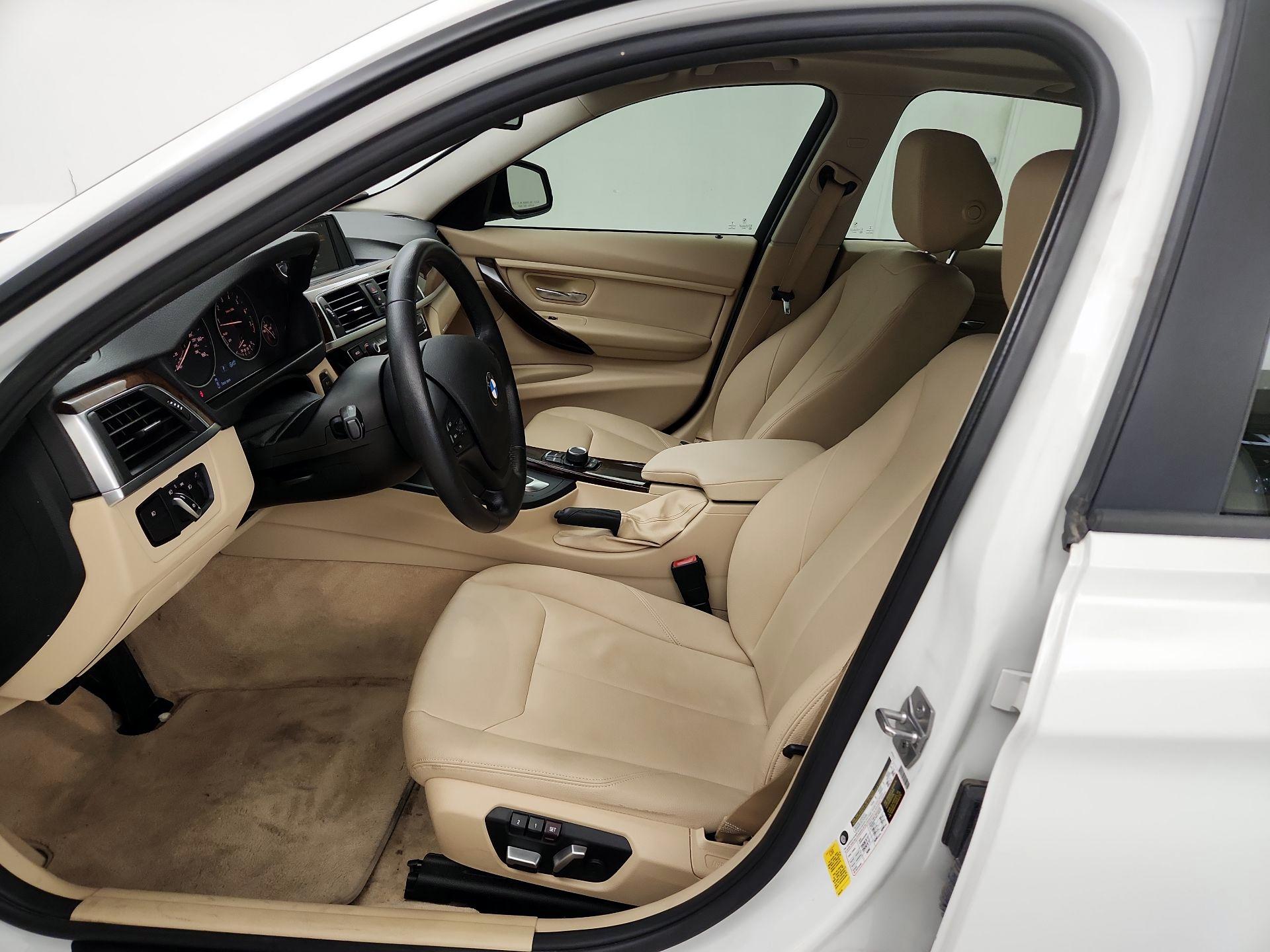 Thumbnail: 2016 BMW 3 Series - 11