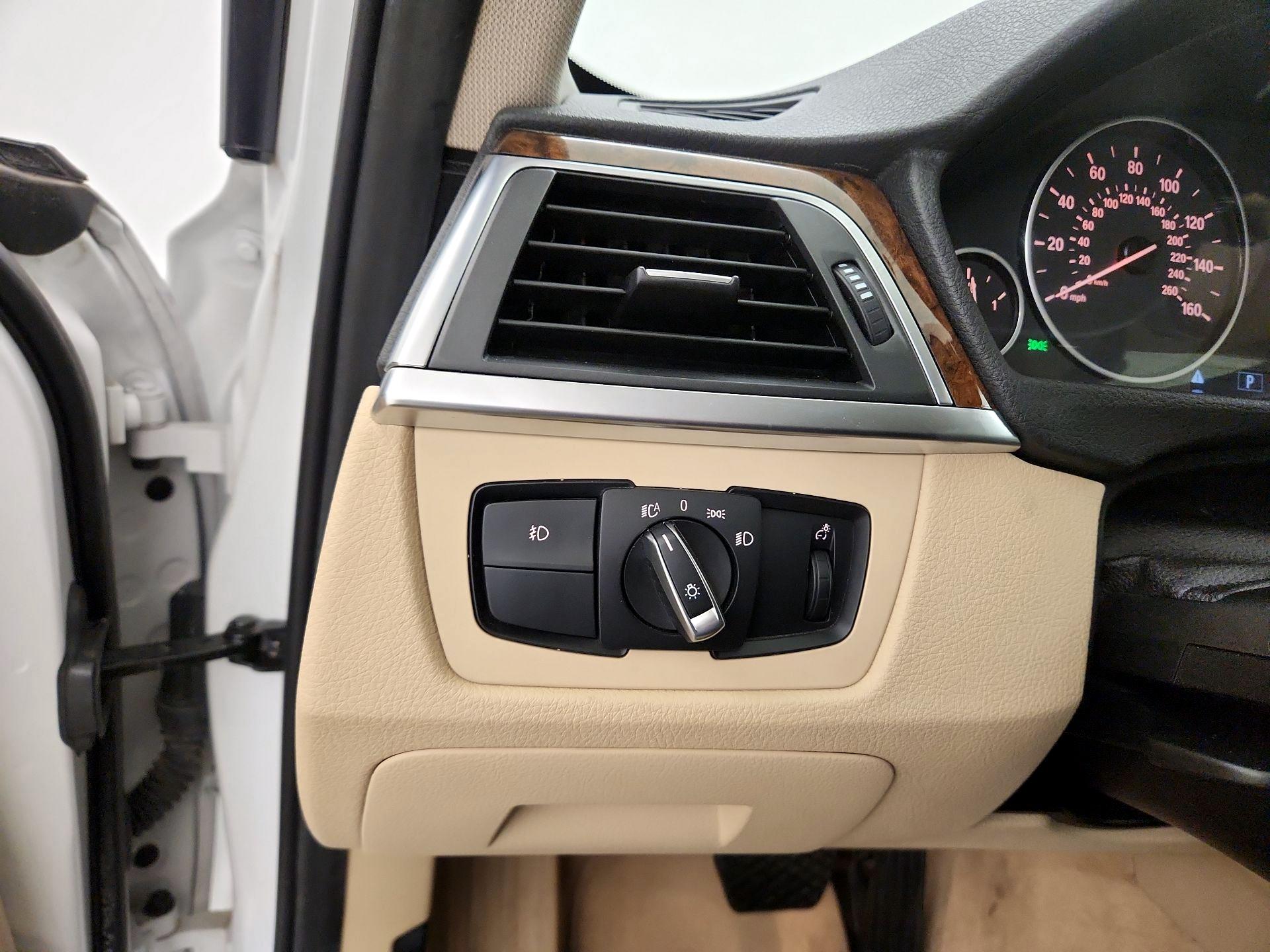 Thumbnail: 2016 BMW 3 Series - 13