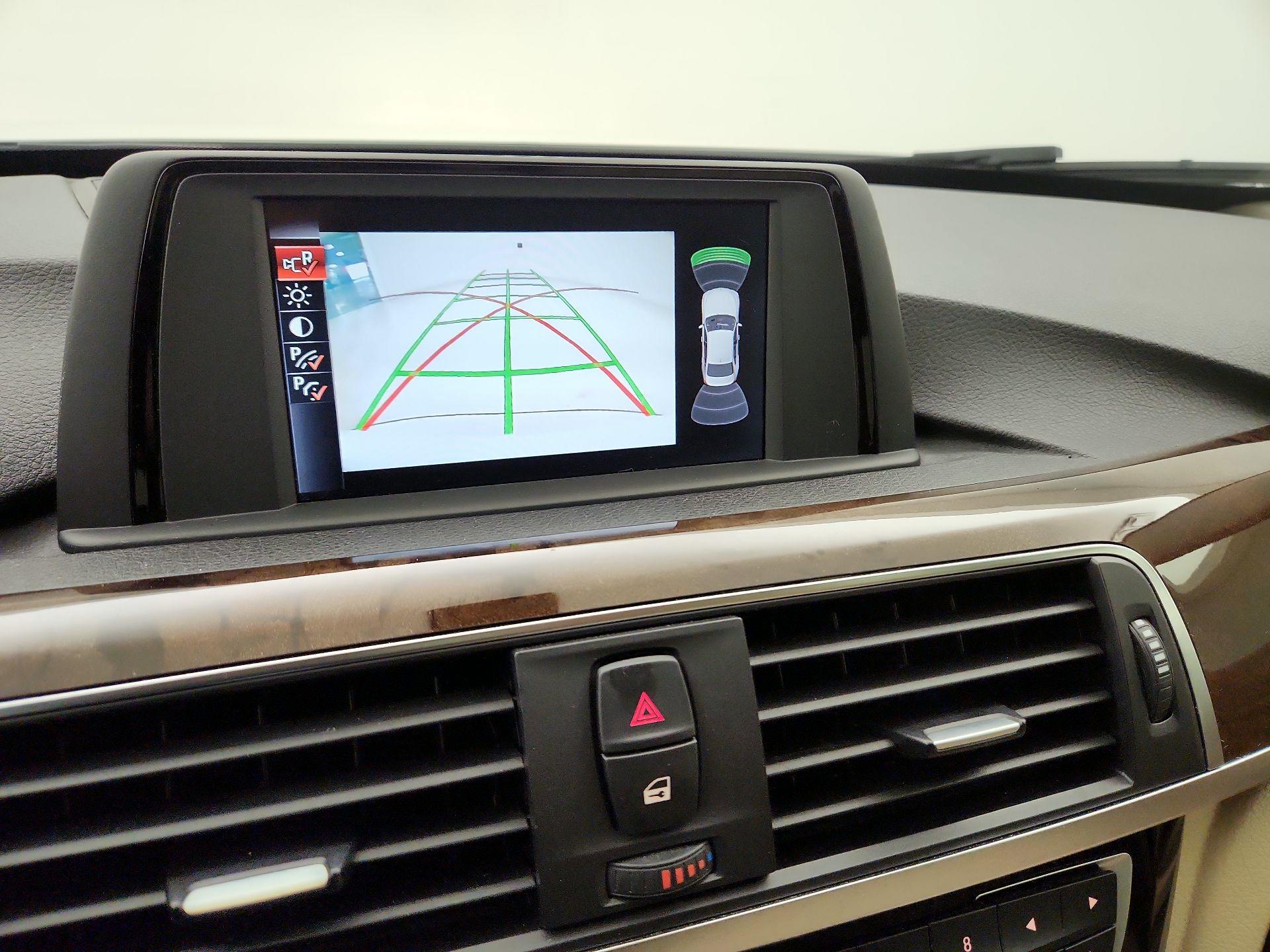 Thumbnail: 2016 BMW 3 Series - 14