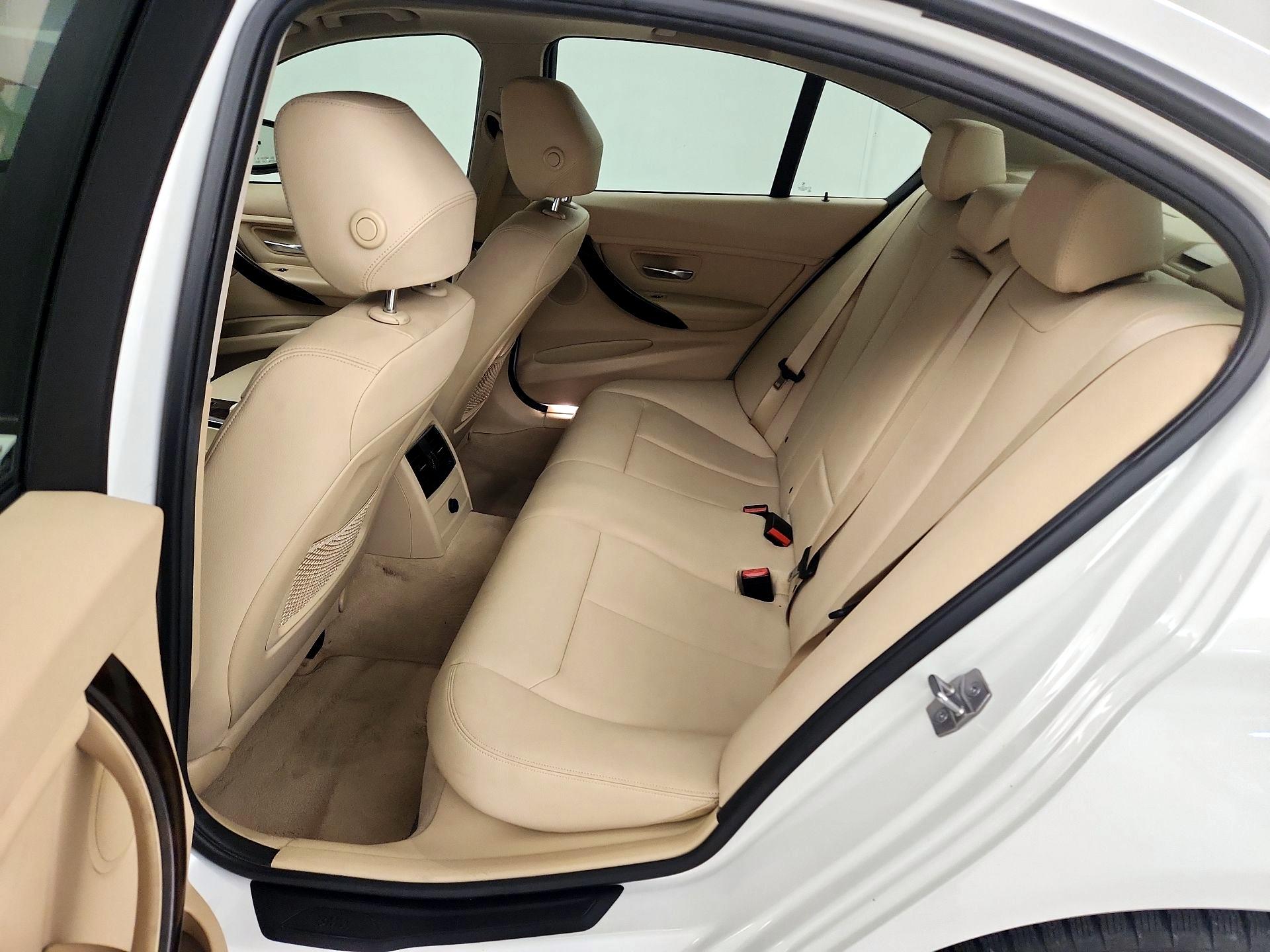 Thumbnail: 2016 BMW 3 Series - 20