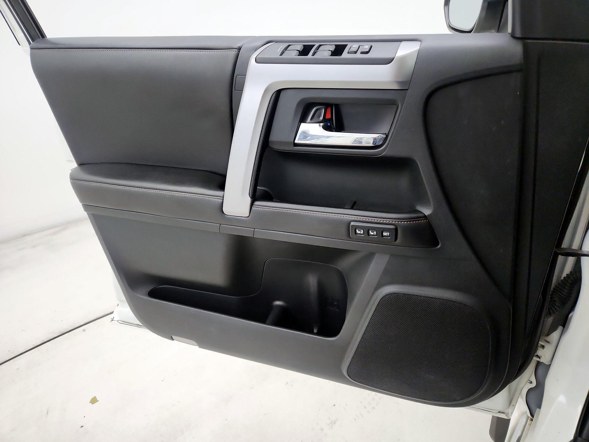 Thumbnail: 2015 Toyota 4Runner - 12