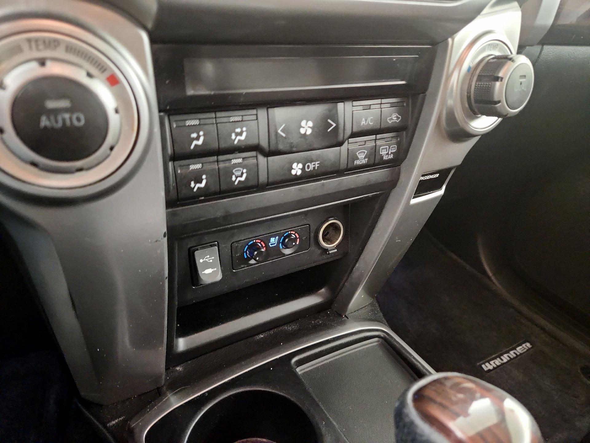 Thumbnail: 2015 Toyota 4Runner - 14