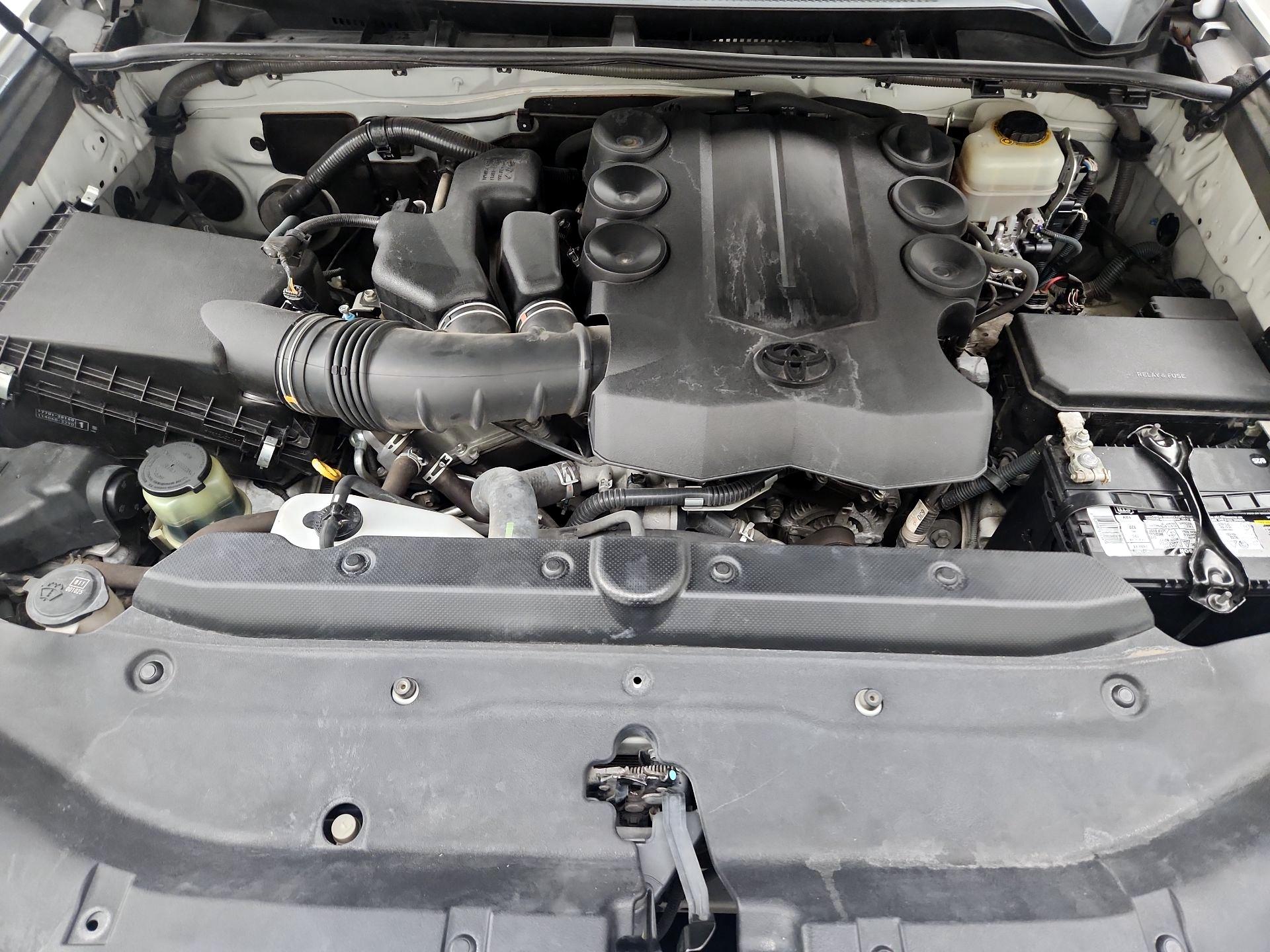 Thumbnail: 2015 Toyota 4Runner - 17