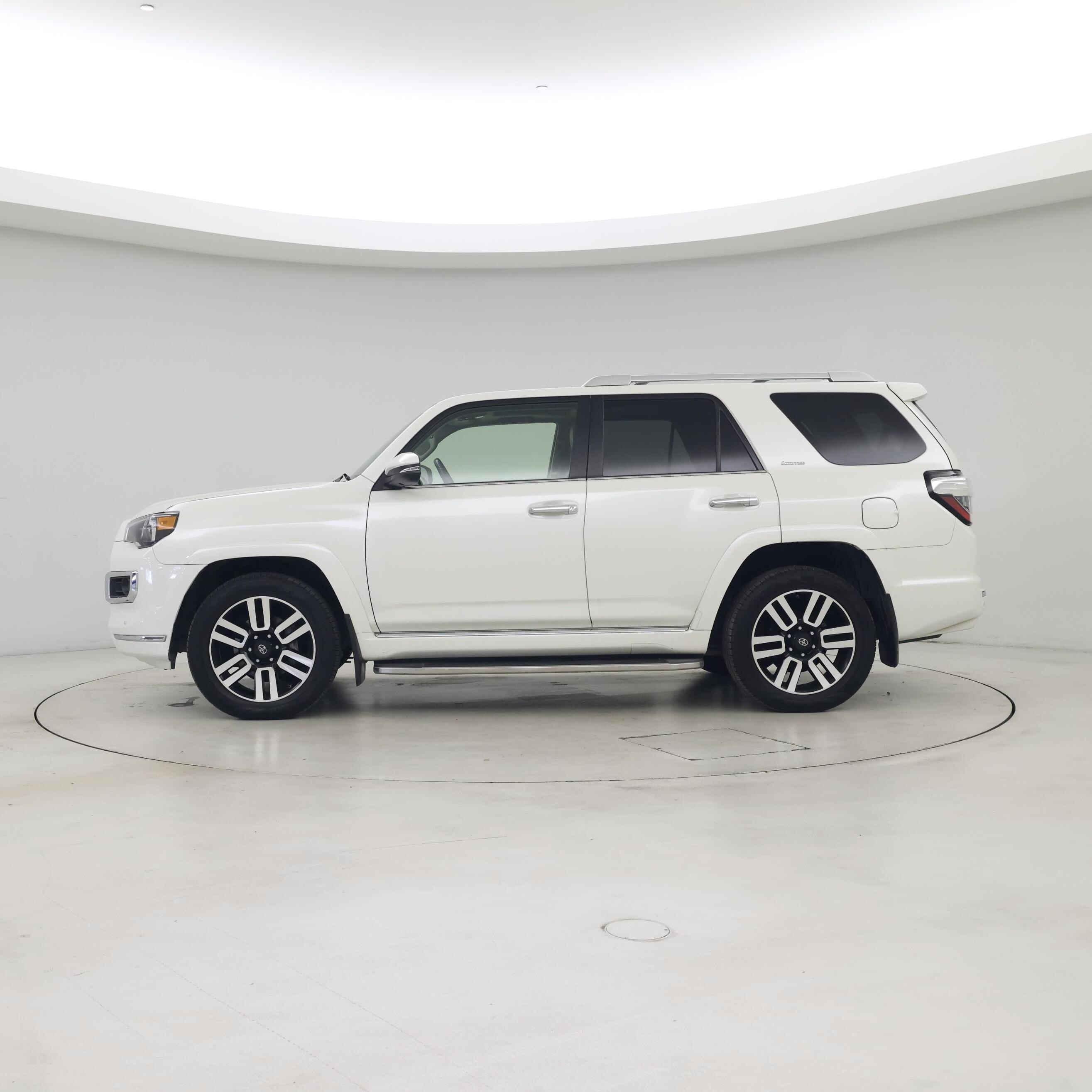 Thumbnail: 2015 Toyota 4Runner - 3