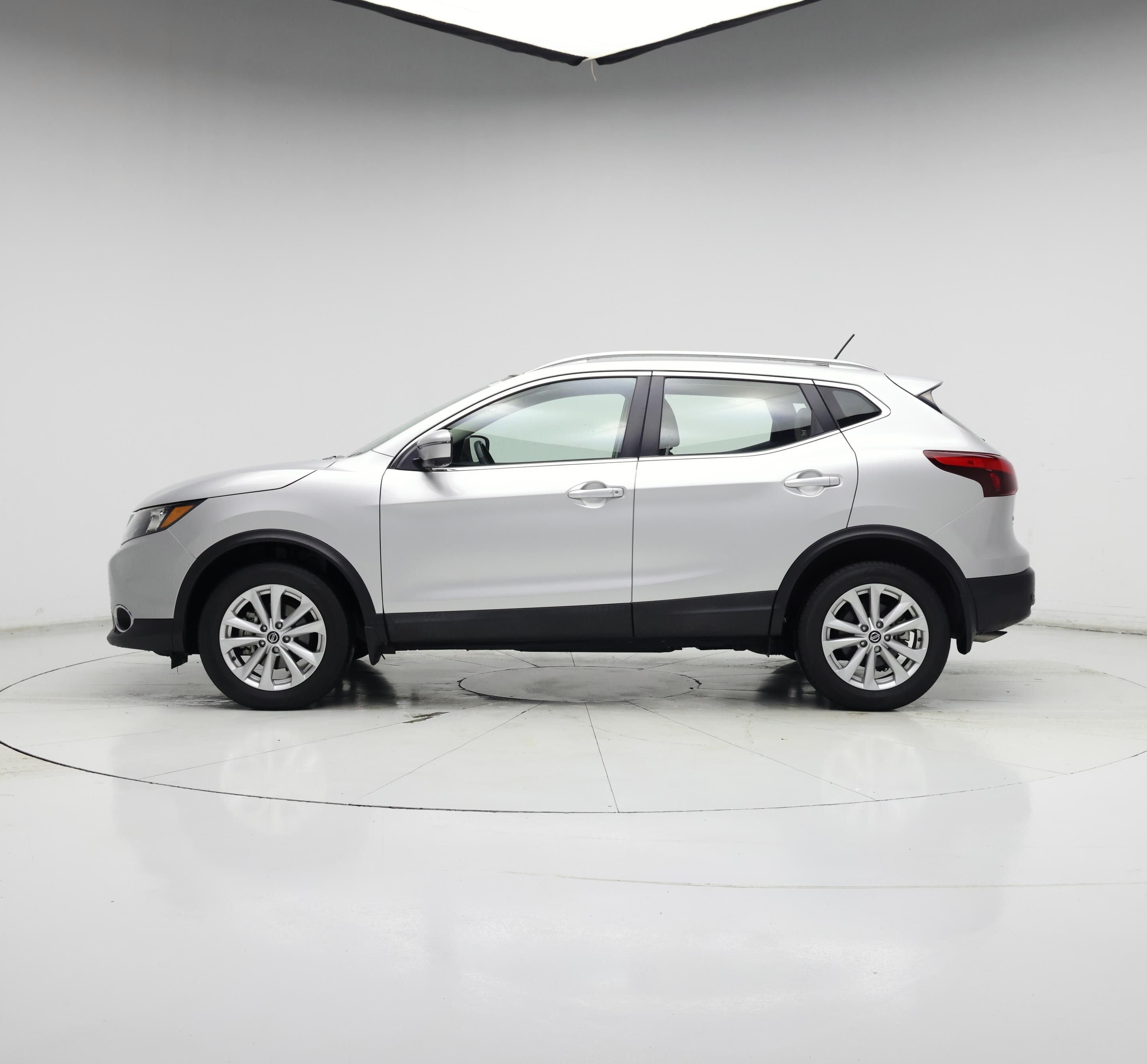 Thumbnail: 2019 Nissan Rogue Sport - 3