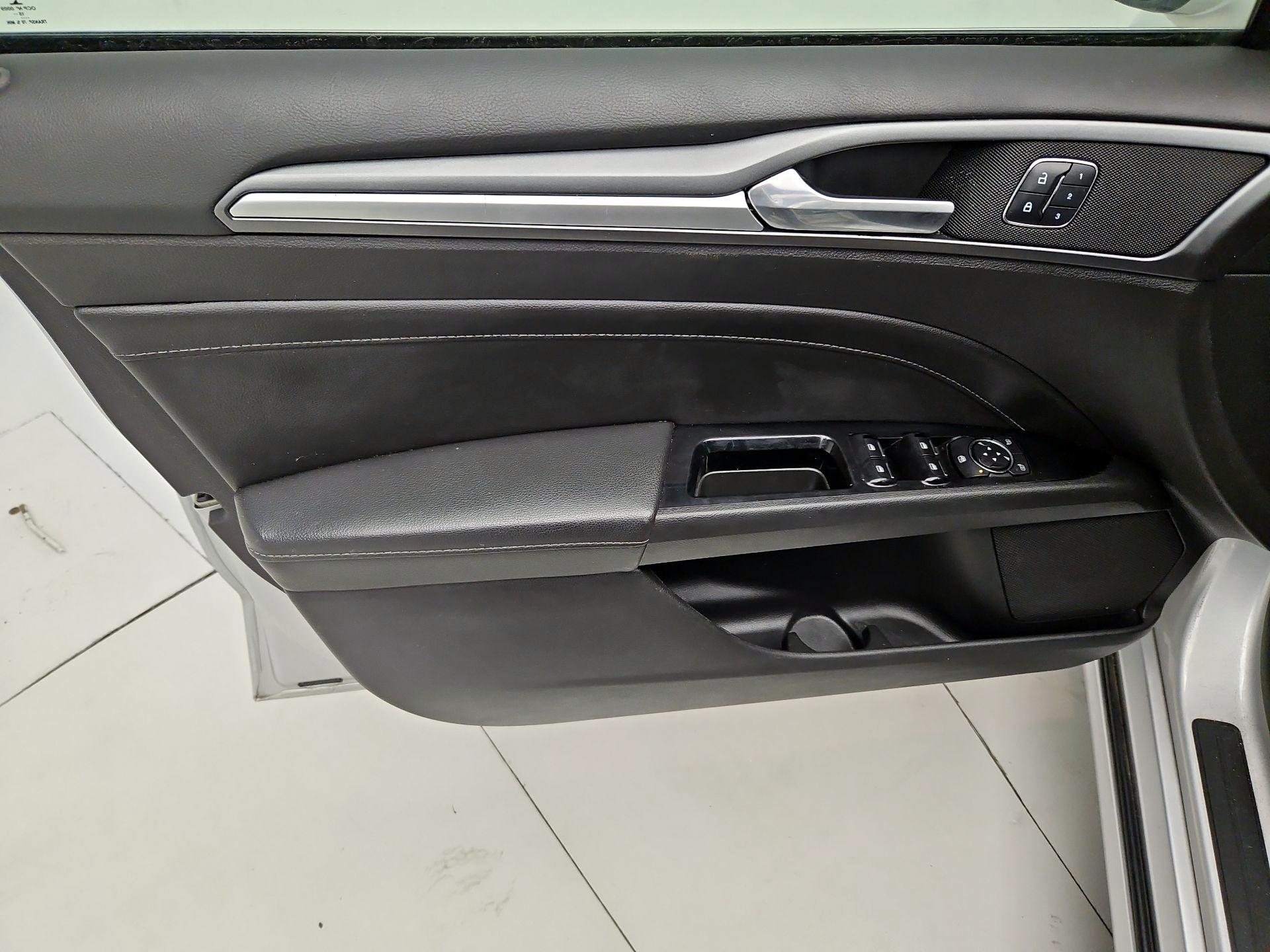 Thumbnail: 2016 Ford Fusion - 10