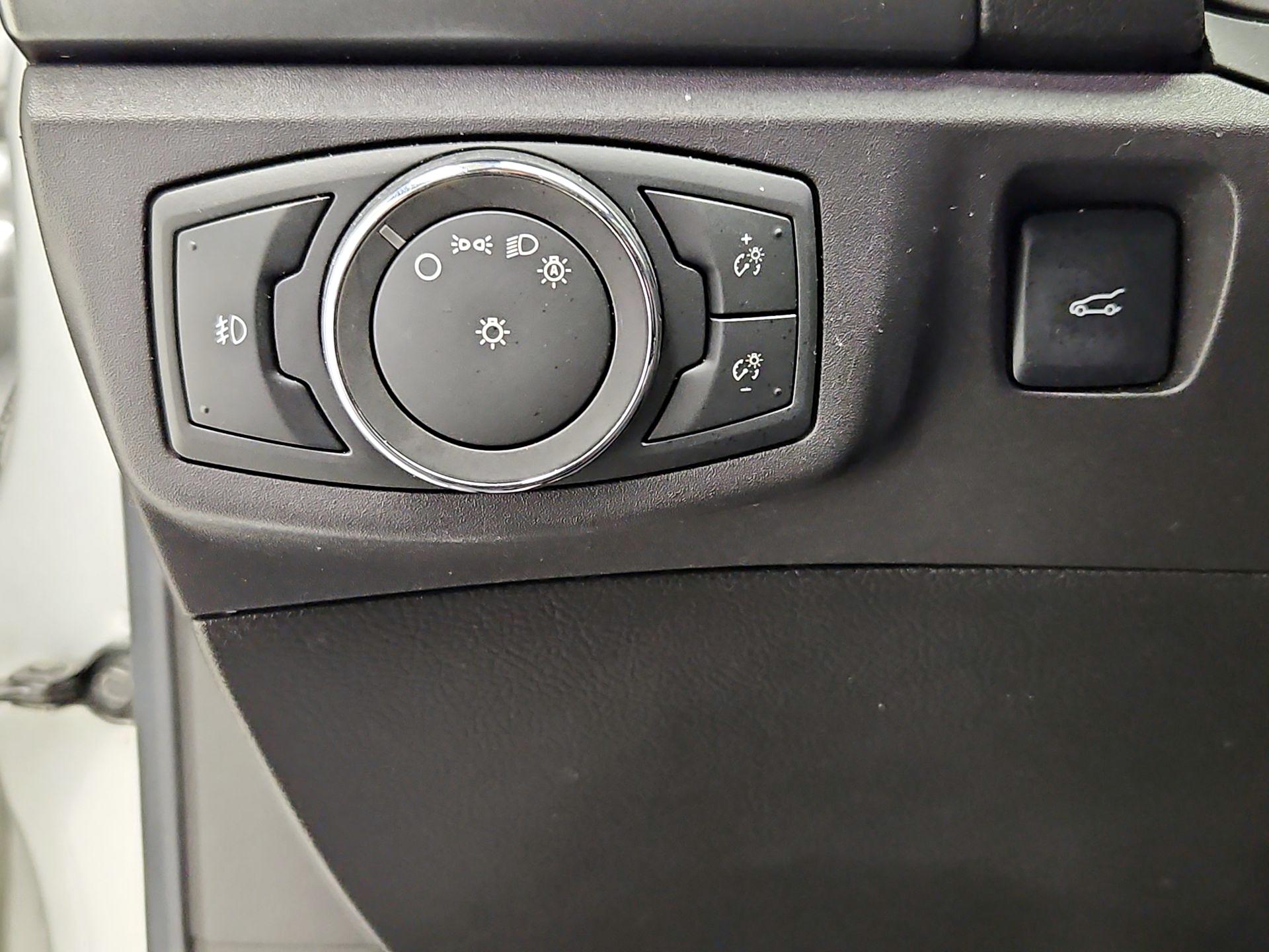 Thumbnail: 2016 Ford Fusion - 11