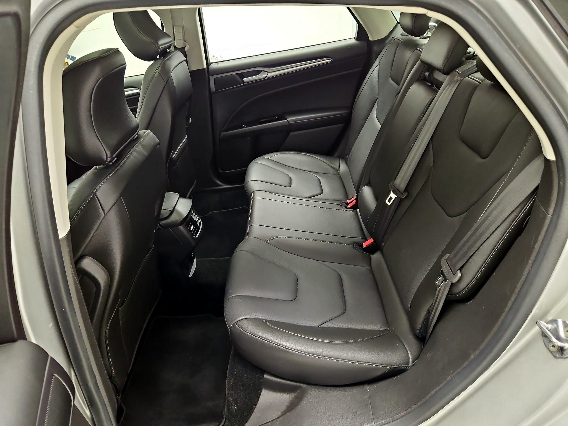 Thumbnail: 2016 Ford Fusion - 19