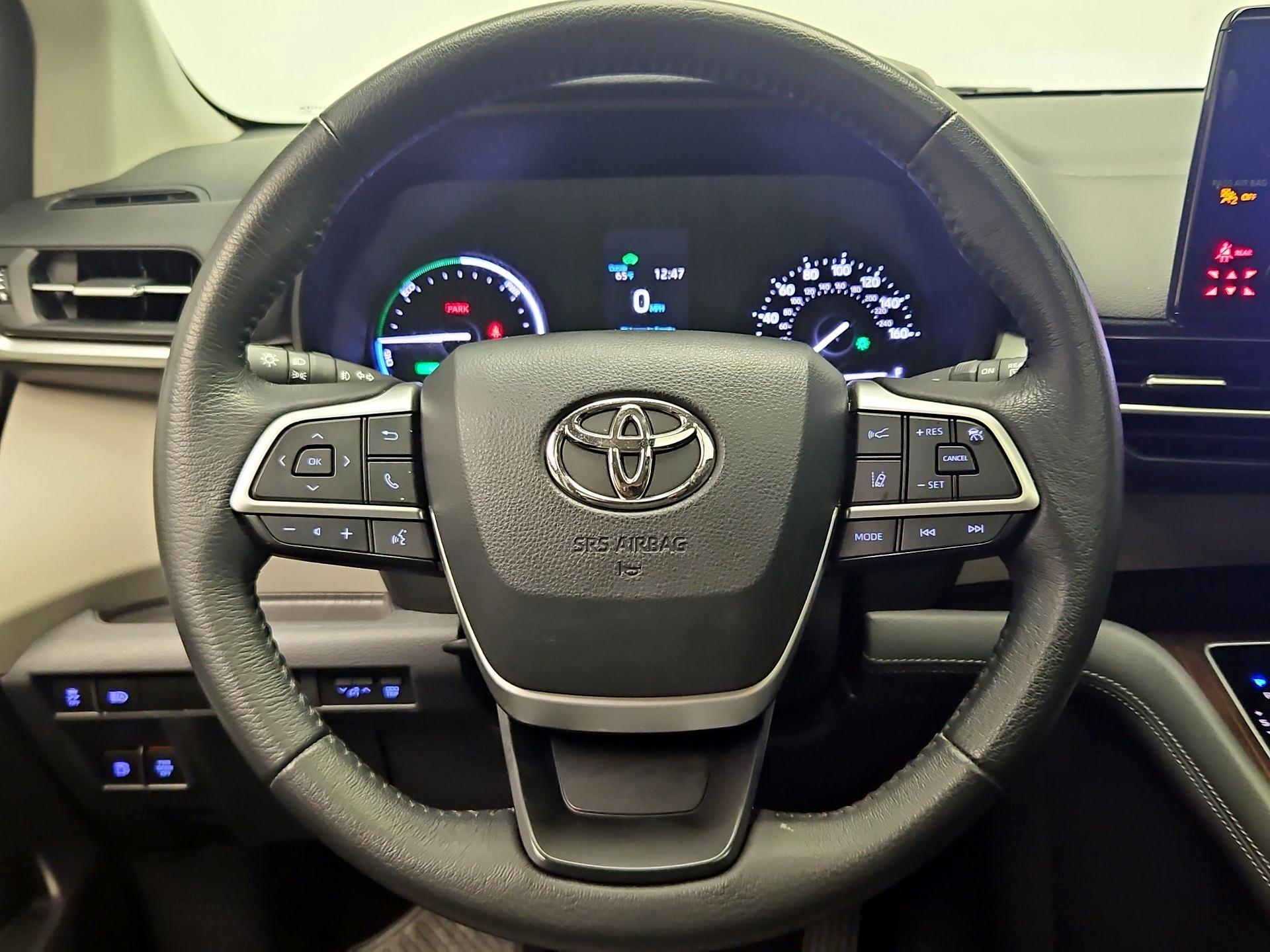 Thumbnail: 2022 Toyota Sienna - 10