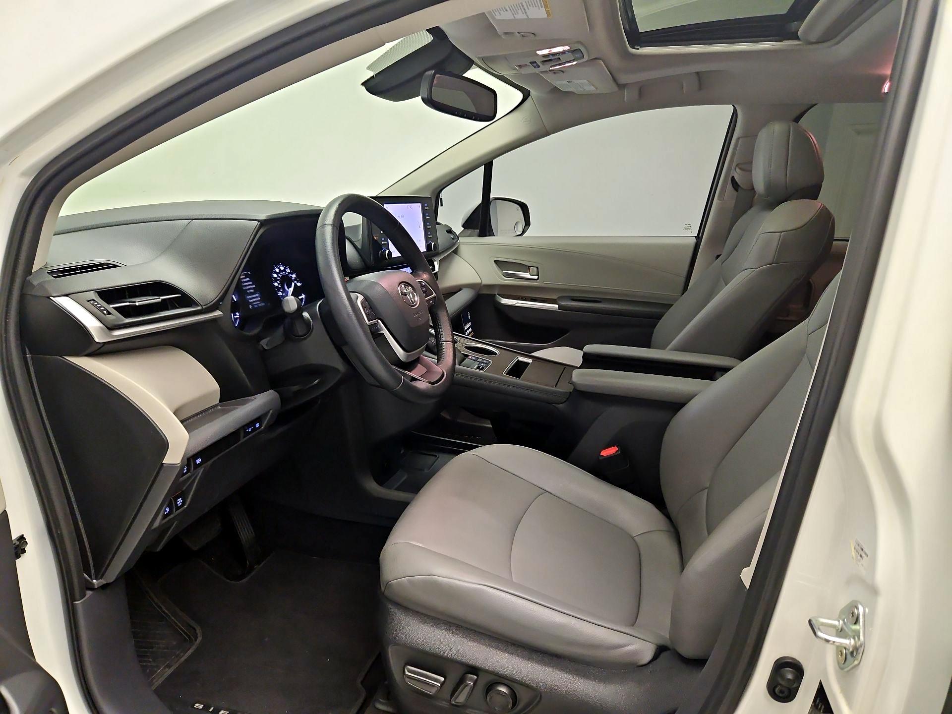 Thumbnail: 2022 Toyota Sienna - 11