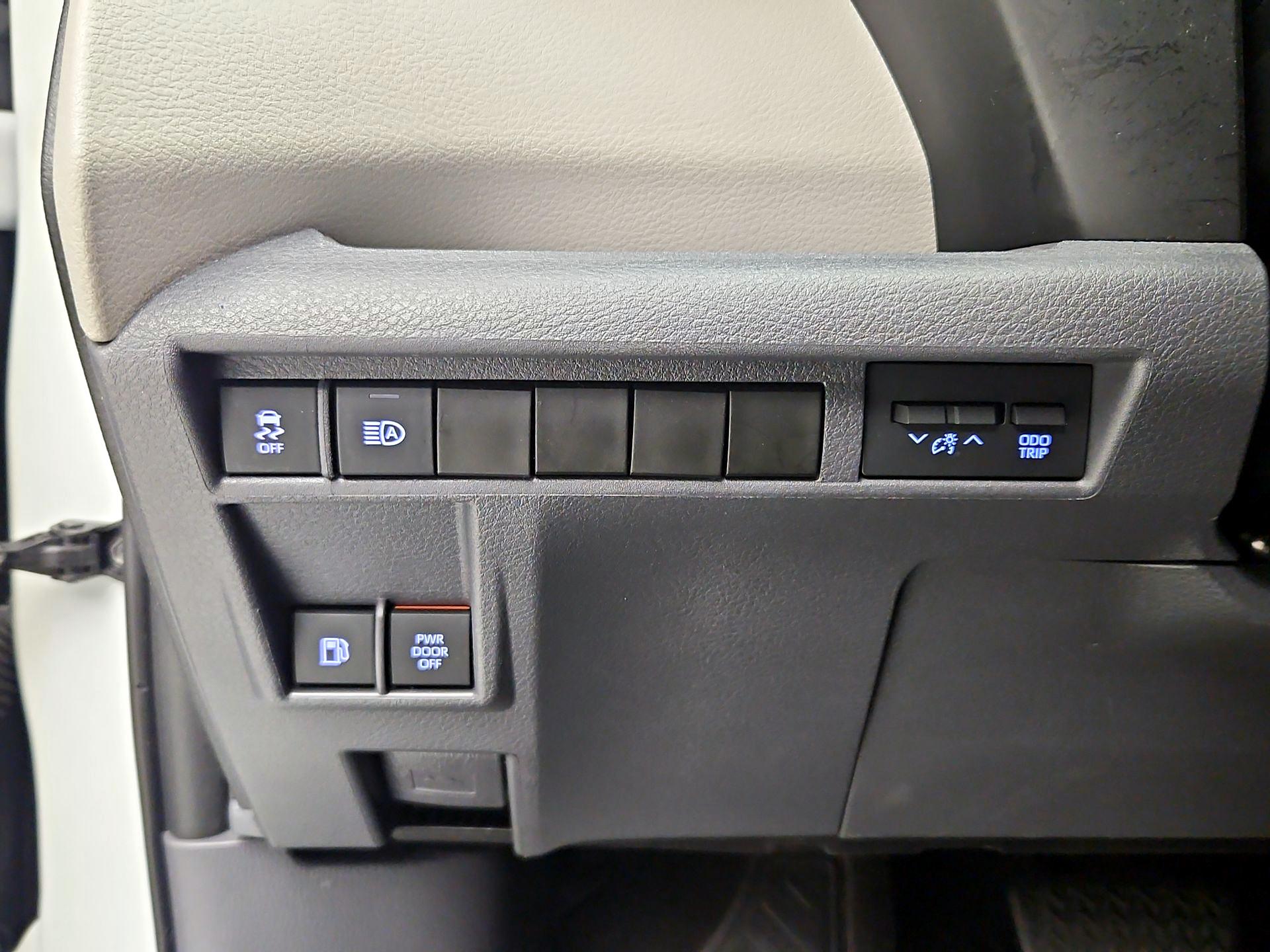 Thumbnail: 2022 Toyota Sienna - 13