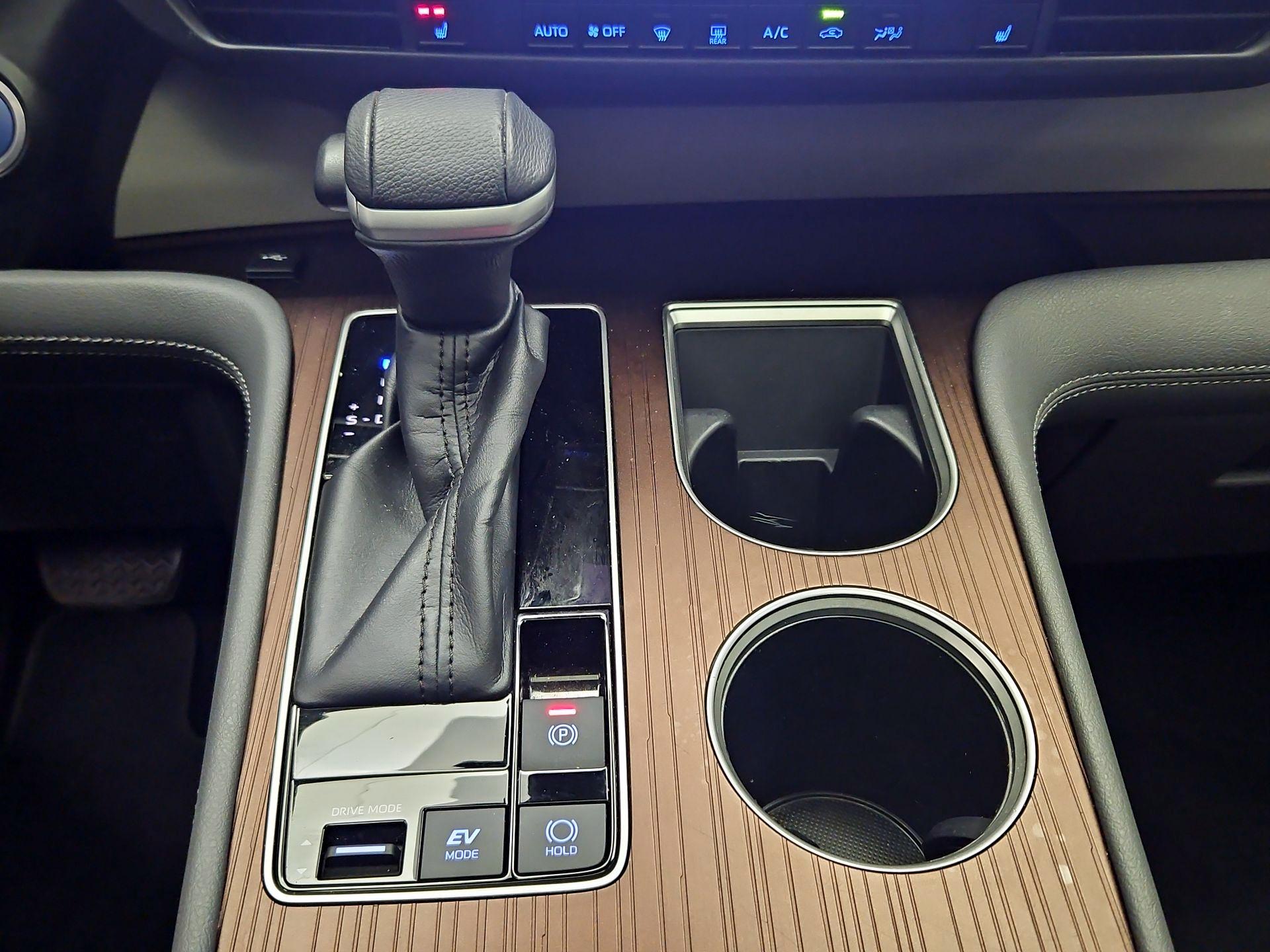 Thumbnail: 2022 Toyota Sienna - 17