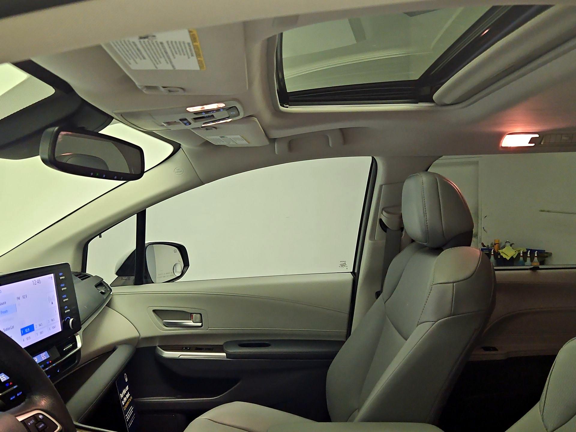 Thumbnail: 2022 Toyota Sienna - 19