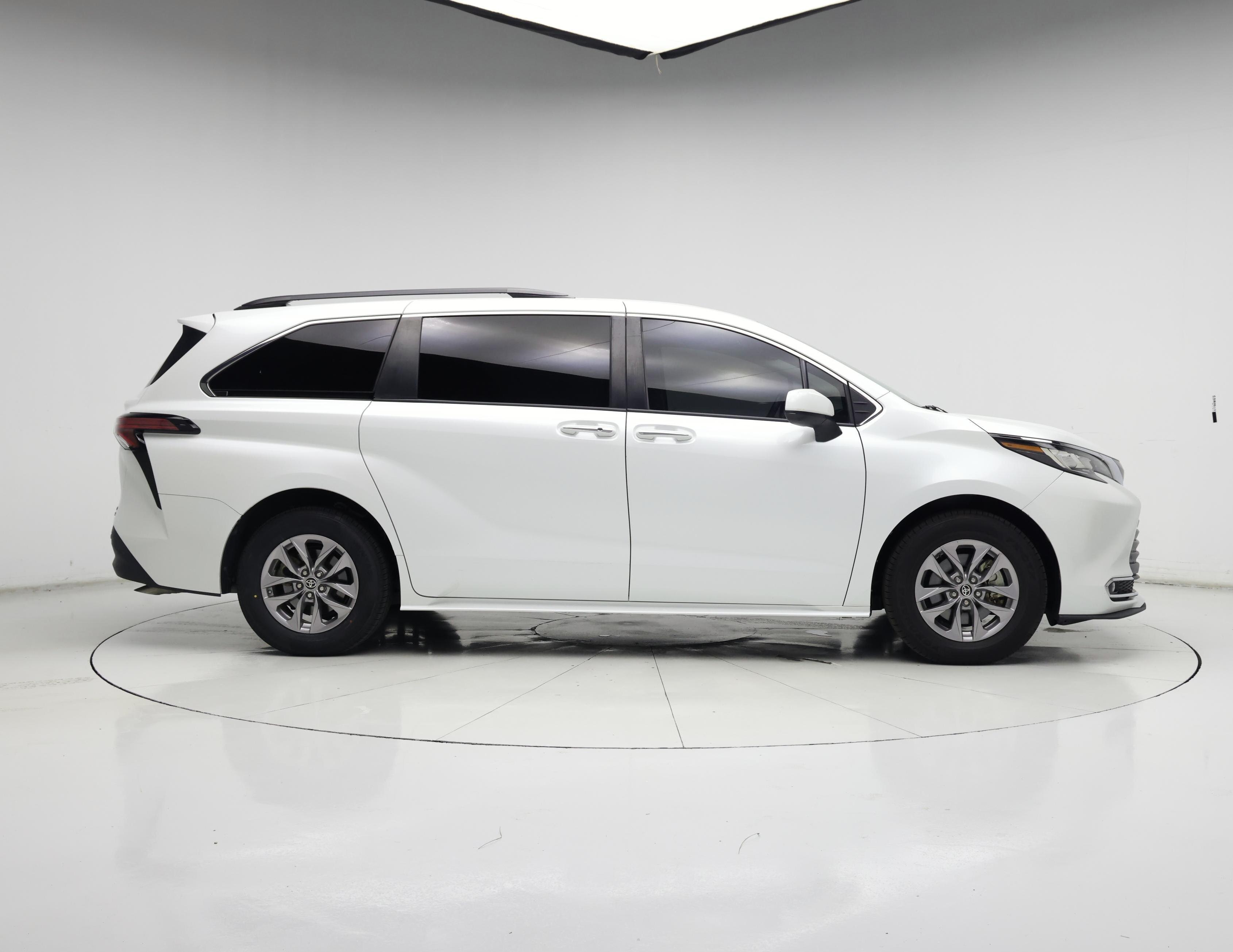 Thumbnail: 2022 Toyota Sienna - 7