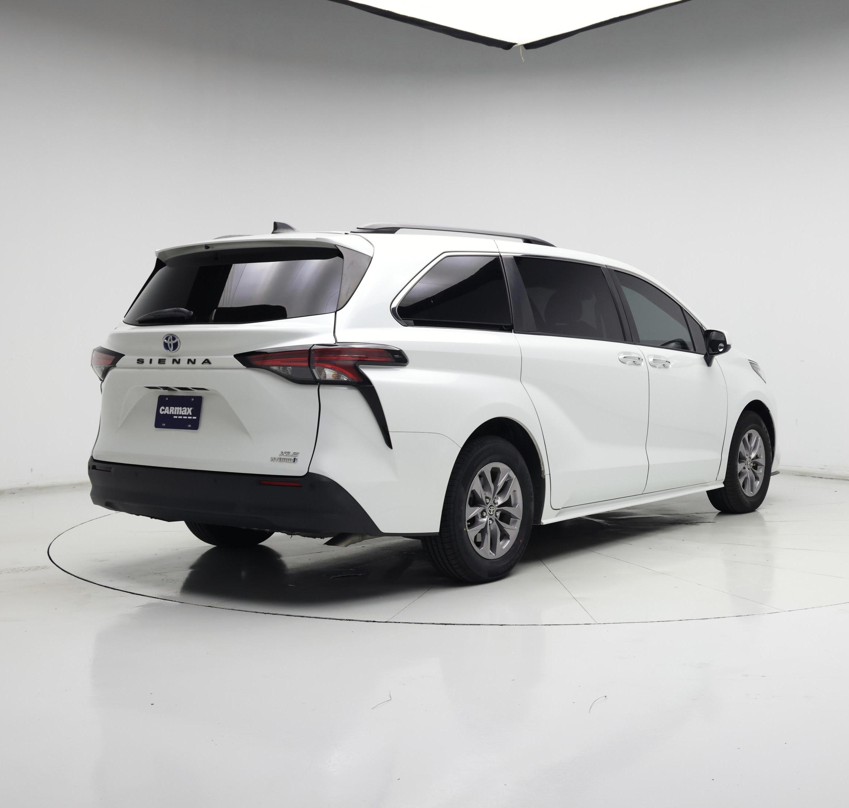 Thumbnail: 2022 Toyota Sienna - 8