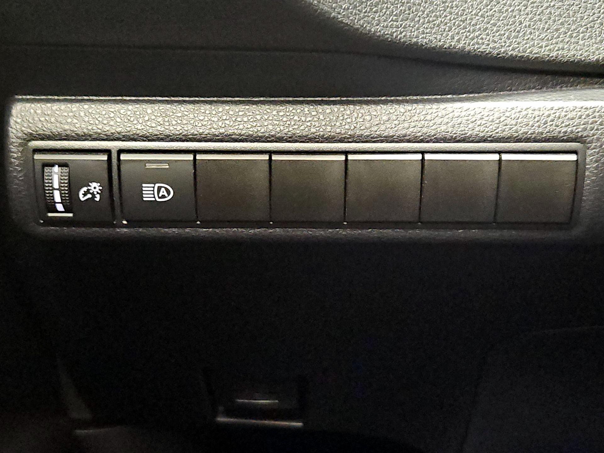 Thumbnail: 2025 Toyota Corolla - 13