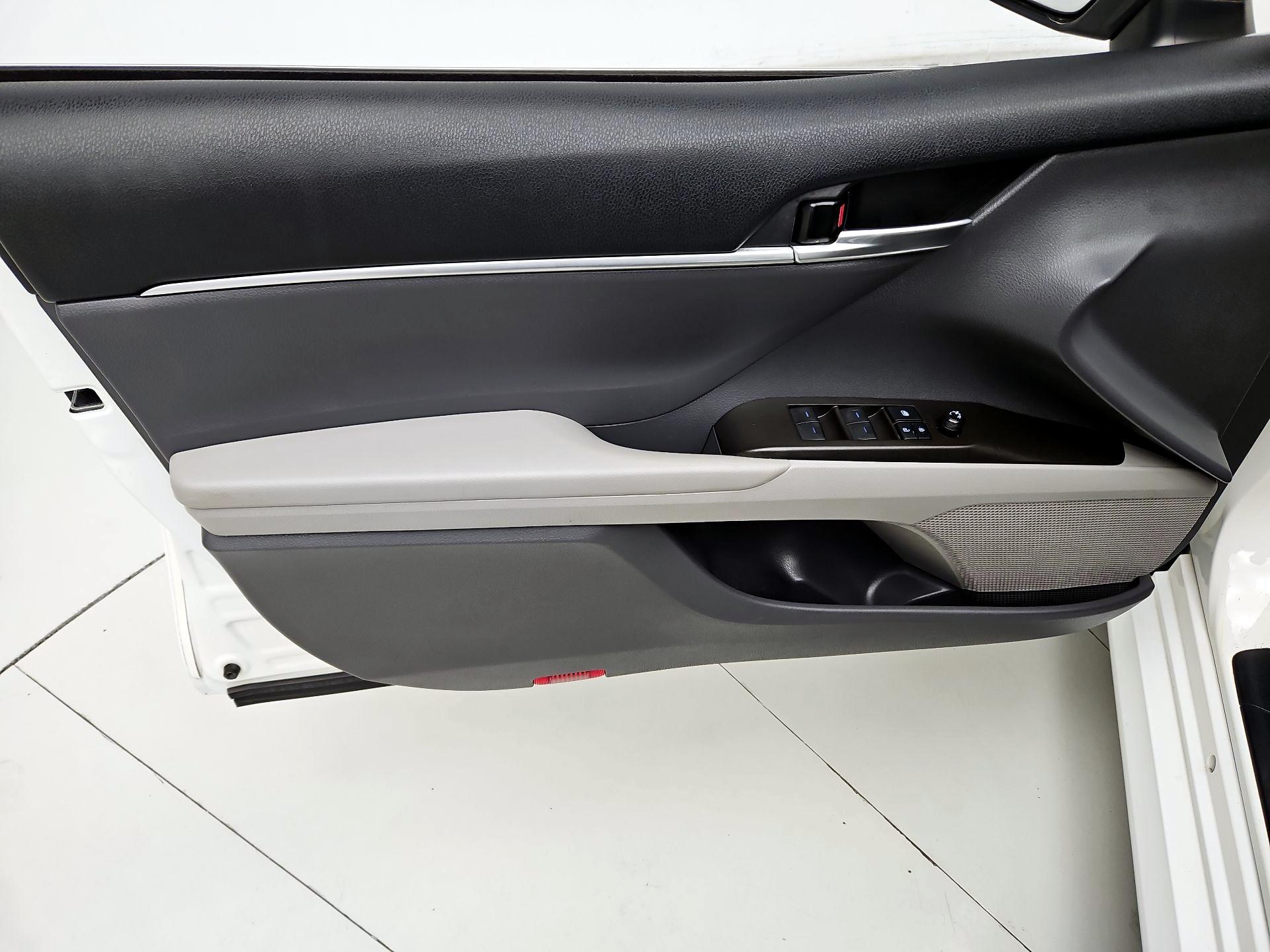 Thumbnail: 2022 Toyota Camry - 12