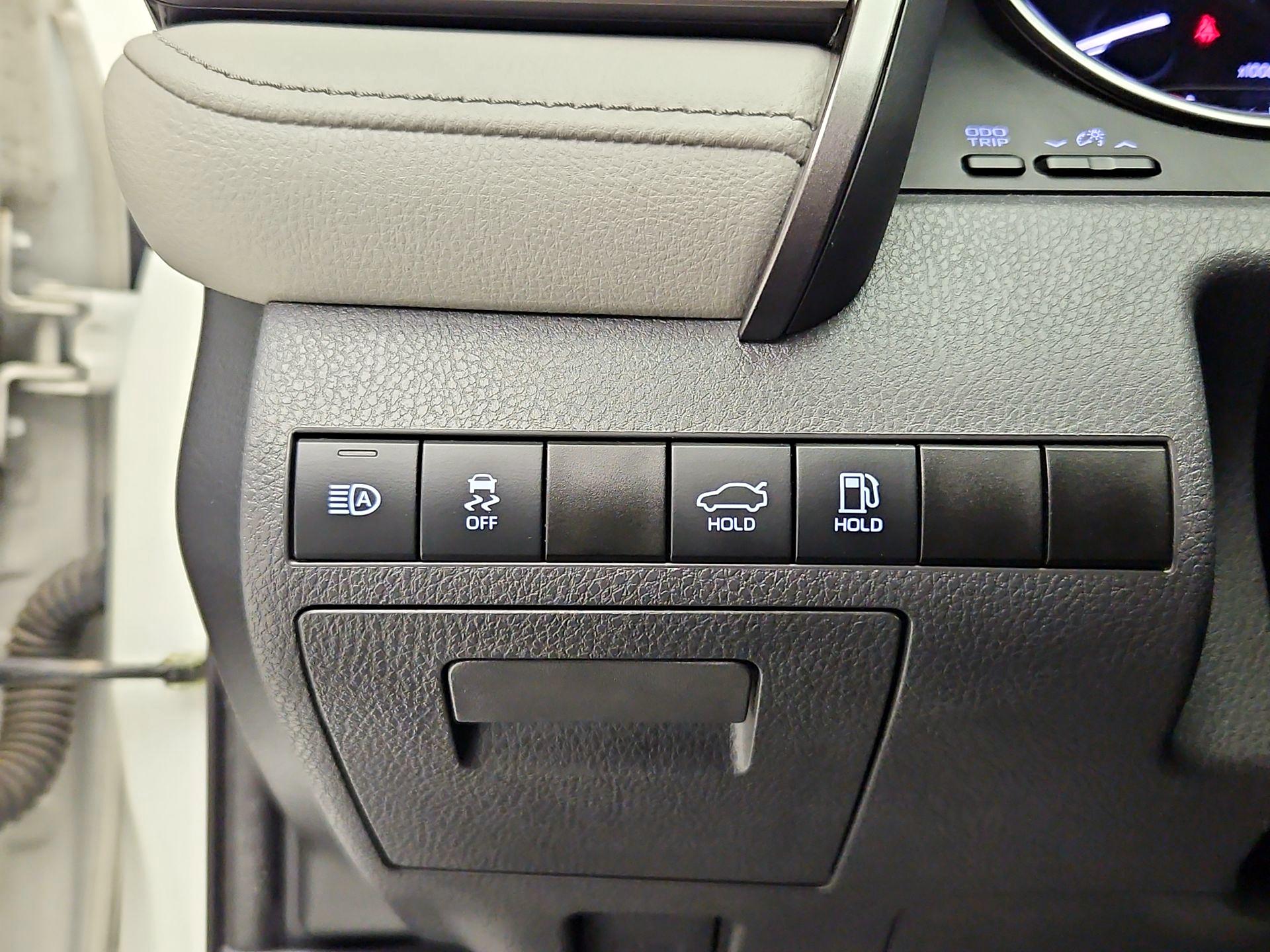 Thumbnail: 2022 Toyota Camry - 13