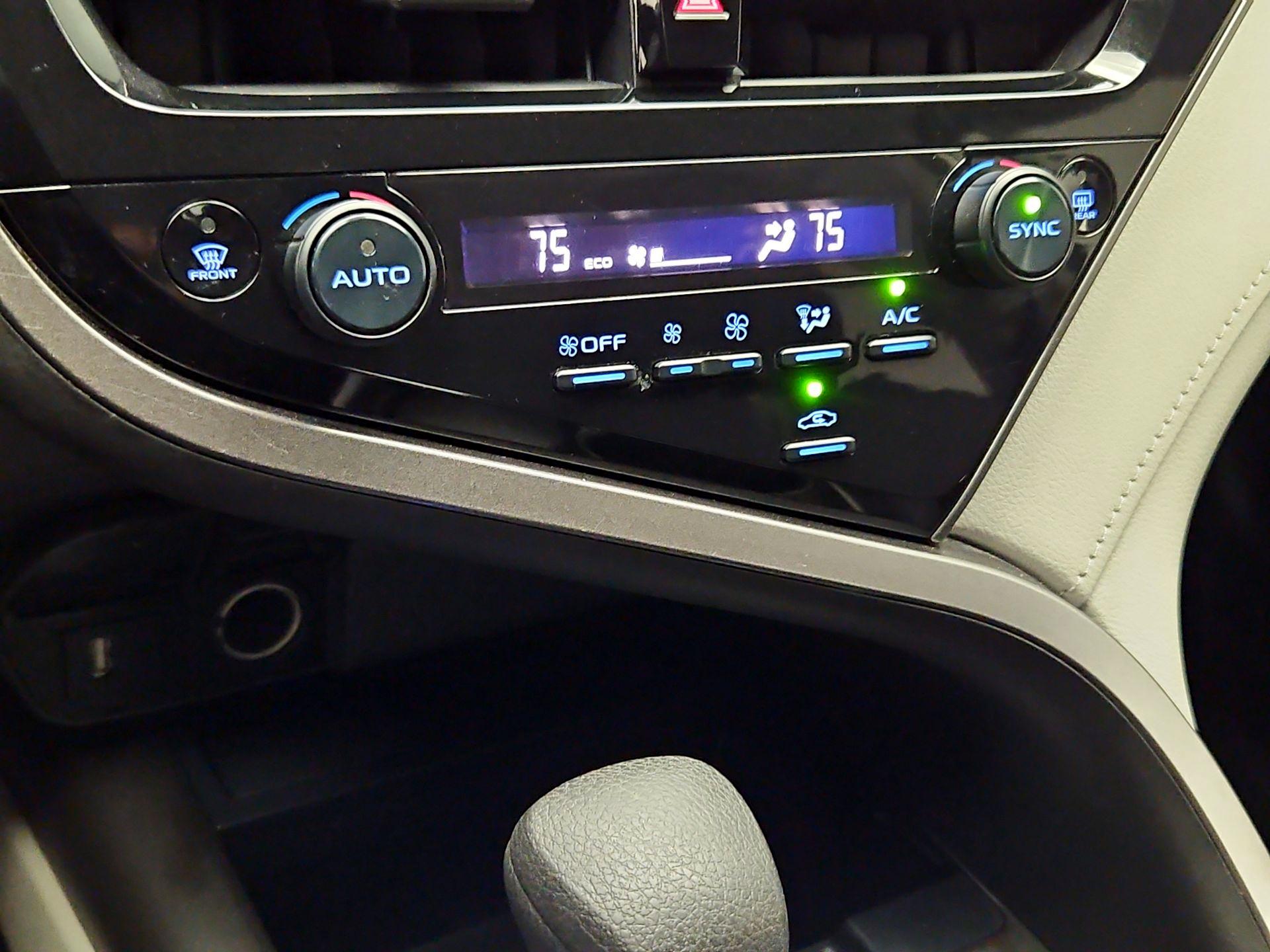 Thumbnail: 2022 Toyota Camry - 16