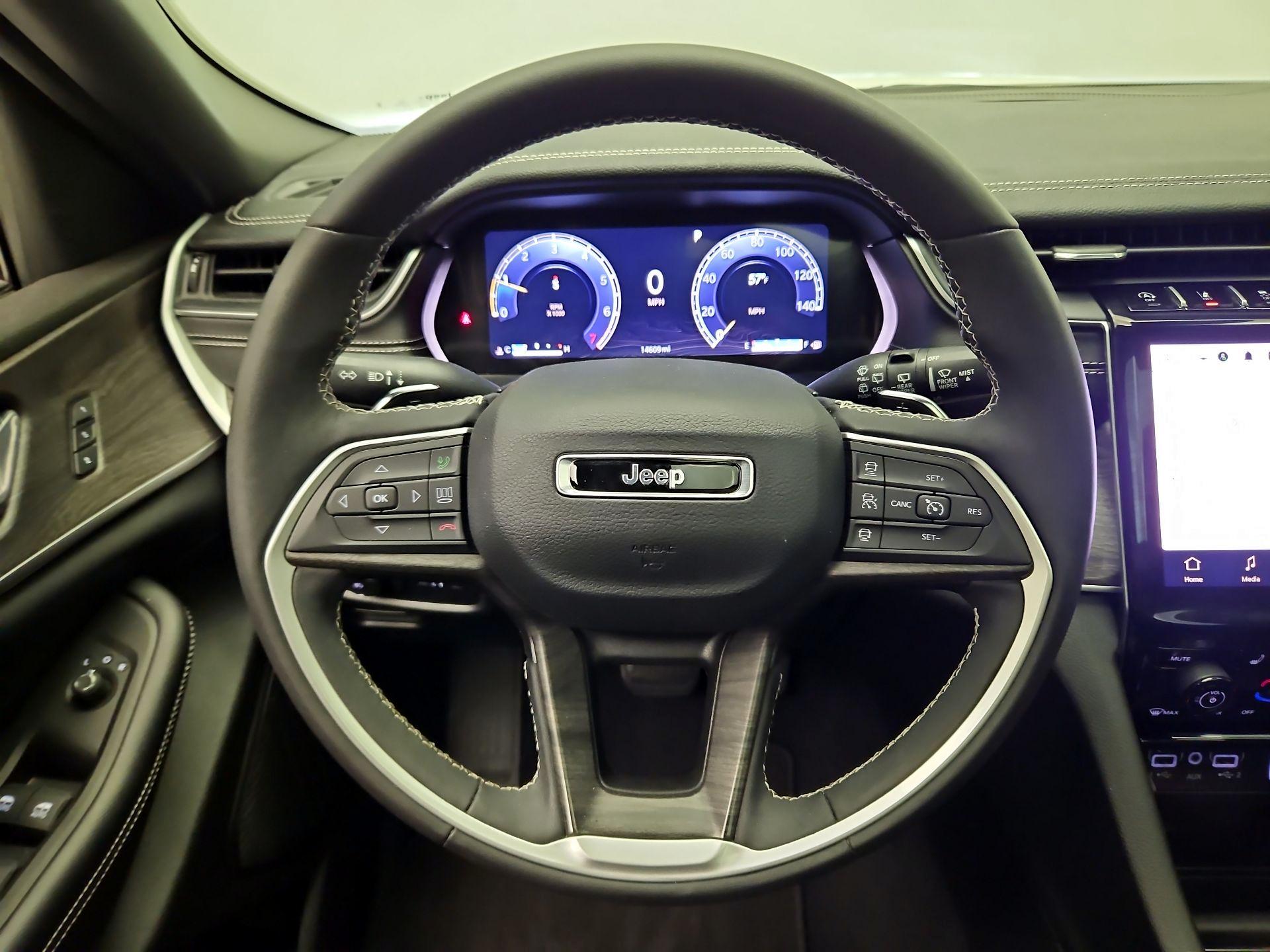 Thumbnail: 2024 Jeep Grand Cherokee - 10