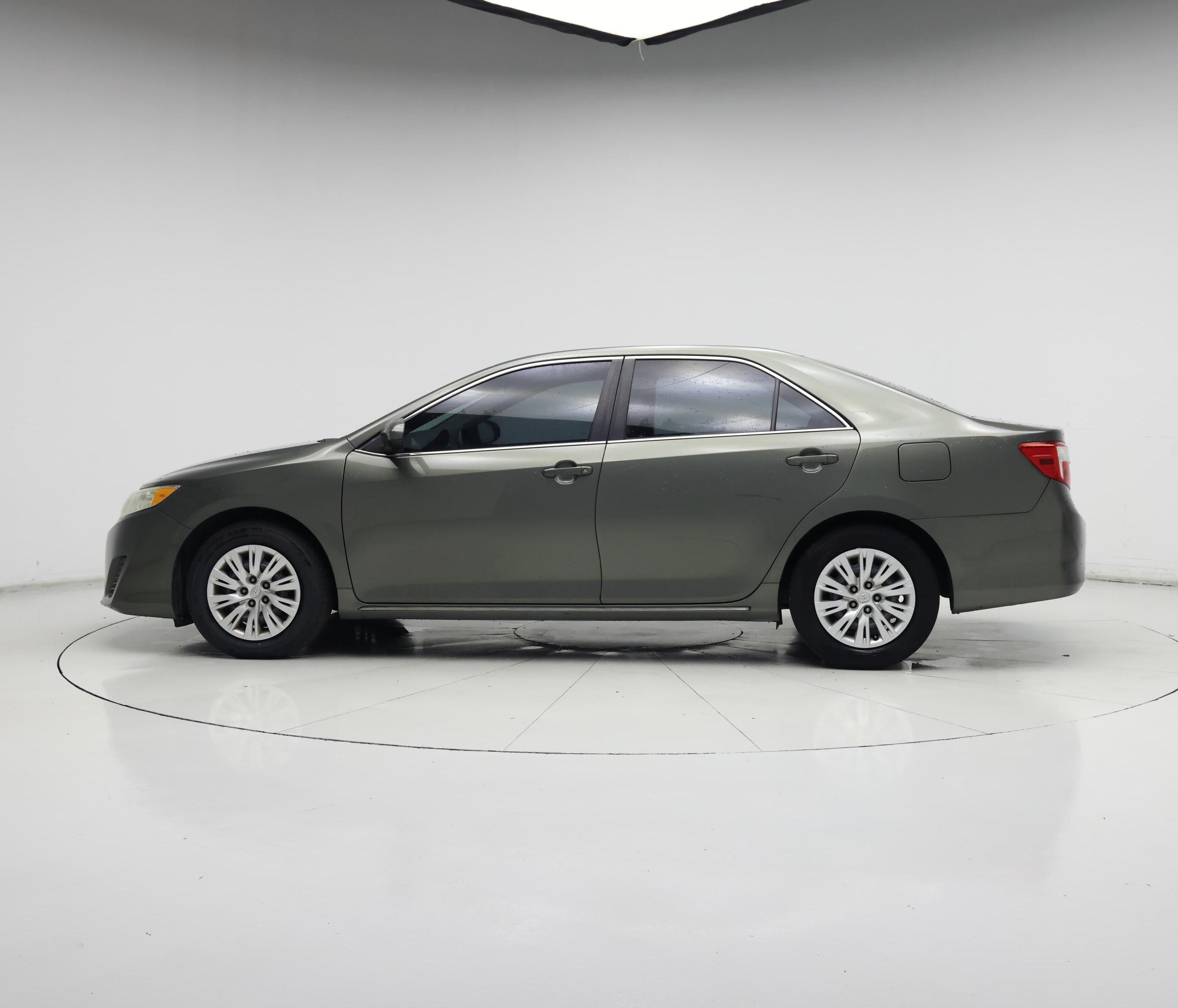 Thumbnail: 2014 Toyota Camry - 3