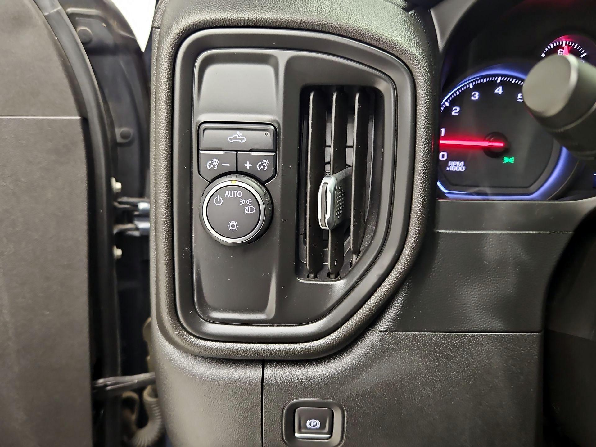 Thumbnail: 2019 Chevrolet Silverado 1500 - 13