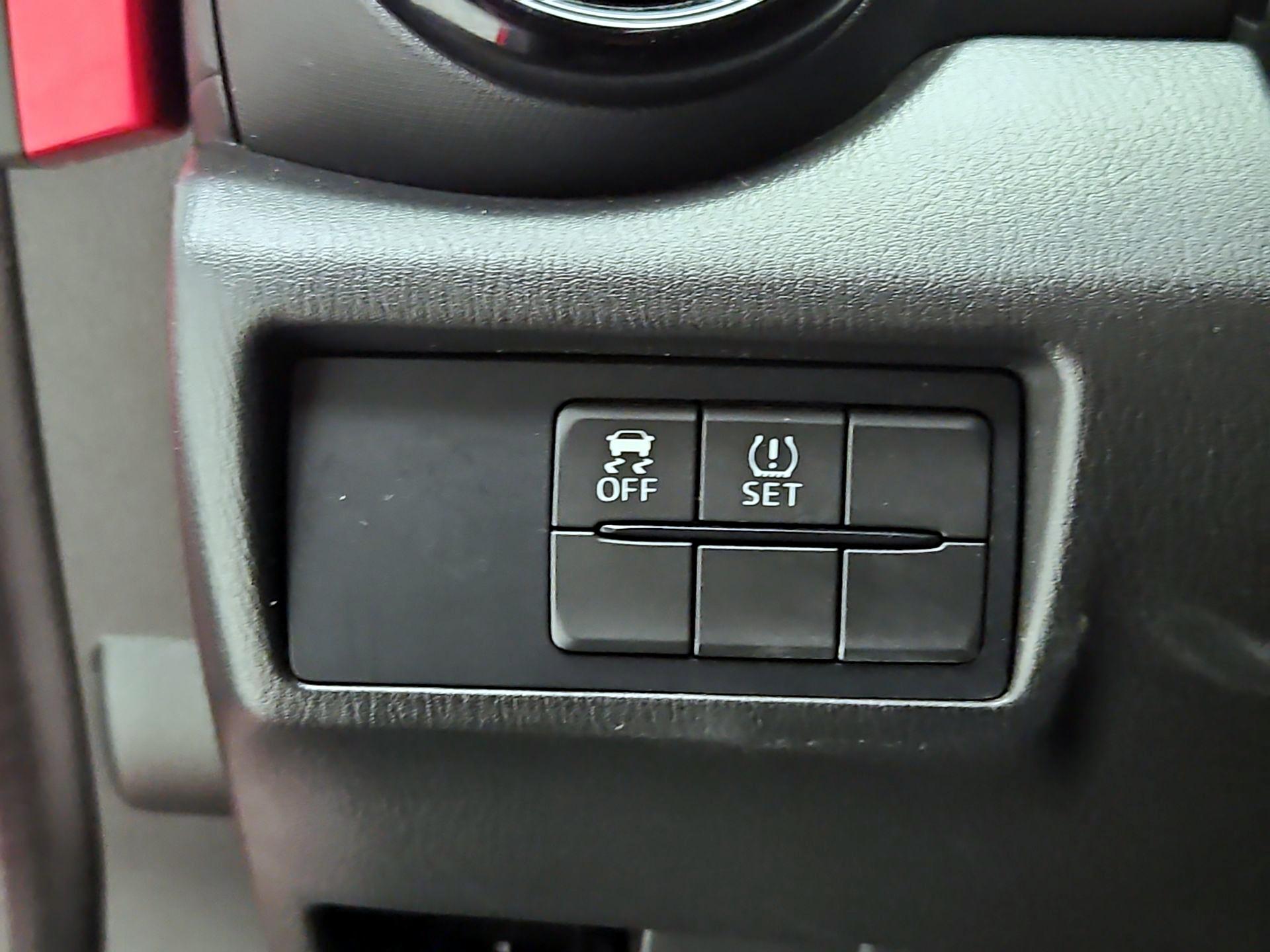 Thumbnail: 2016 Mazda MX-5 Miata - 13