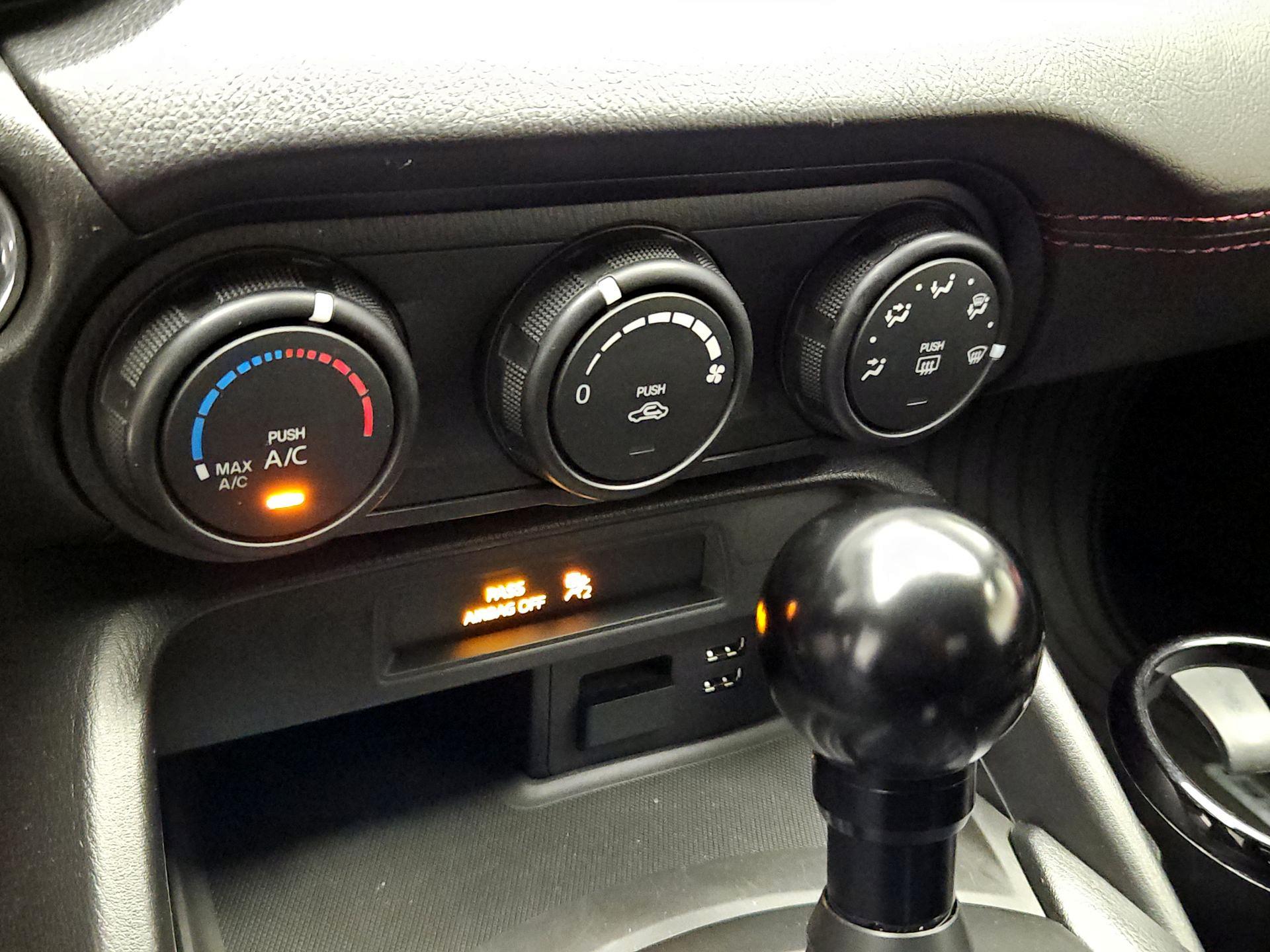 Thumbnail: 2016 Mazda MX-5 Miata - 15