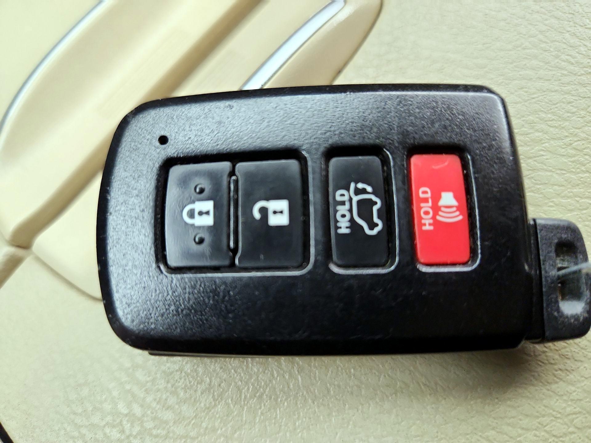 Thumbnail: 2019 Toyota Highlander - 18