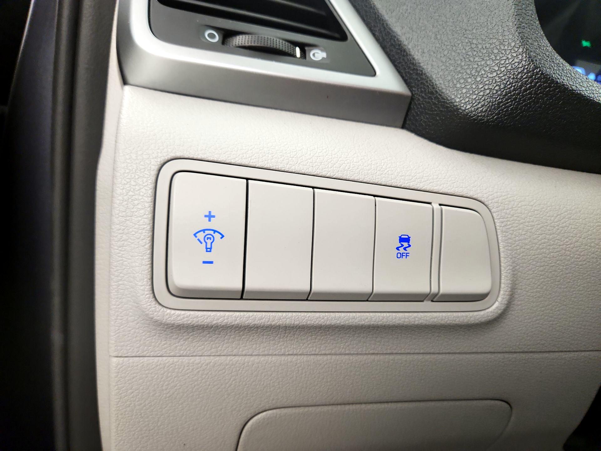 Thumbnail: 2016 Hyundai Tucson - 13