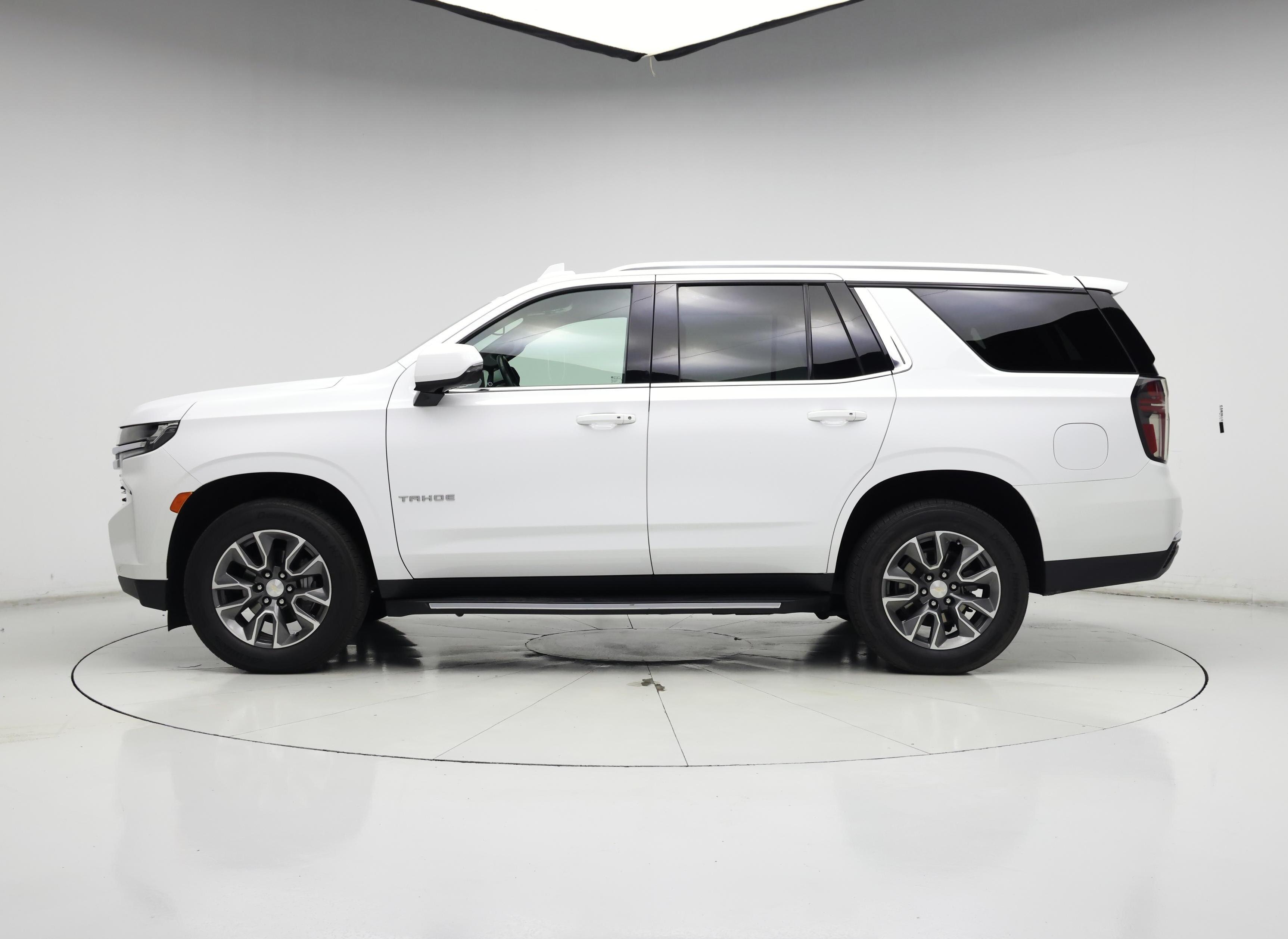 Thumbnail: 2023 Chevrolet Tahoe - 3