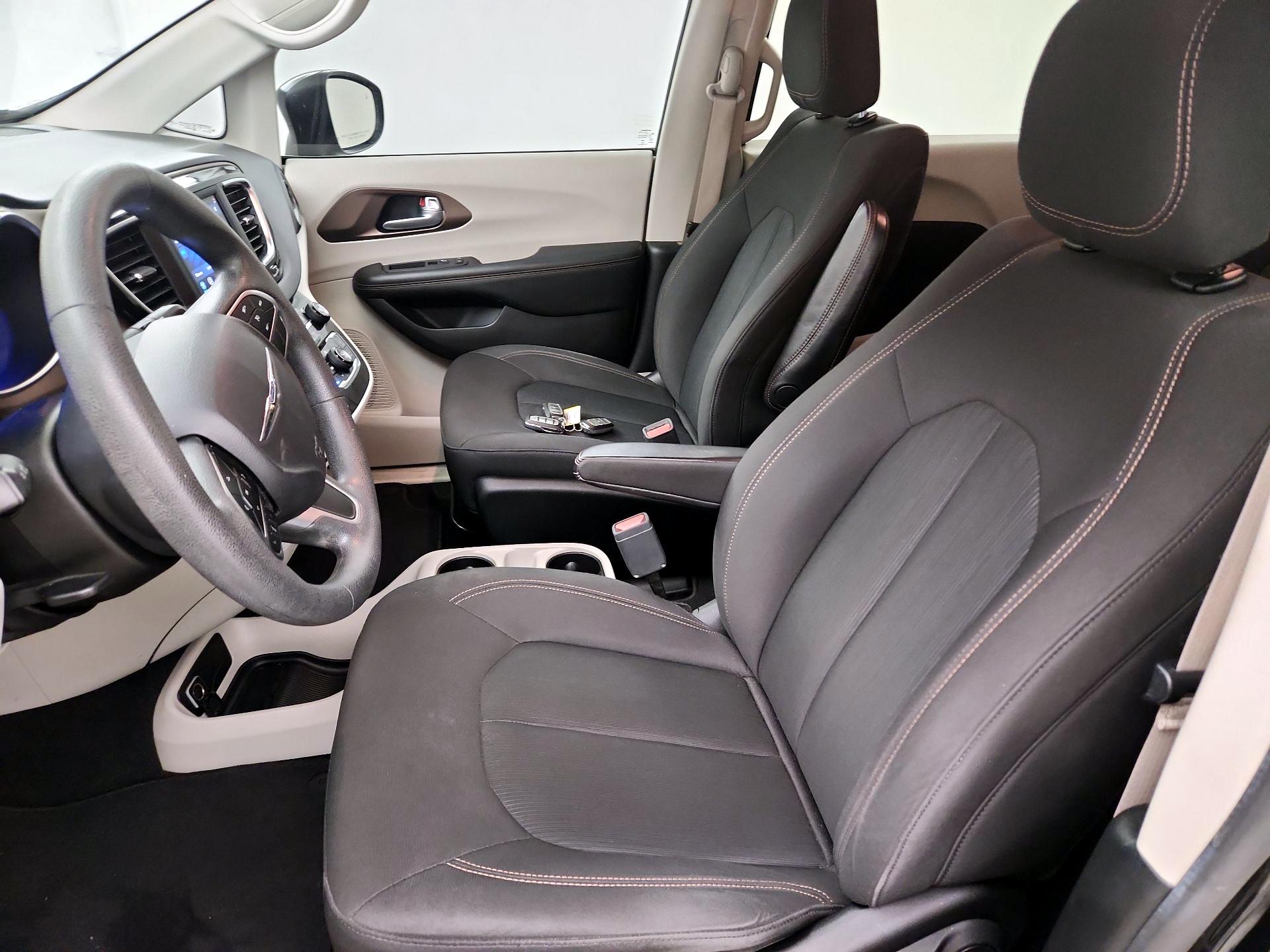 Thumbnail: 2018 Chrysler Pacifica - 11