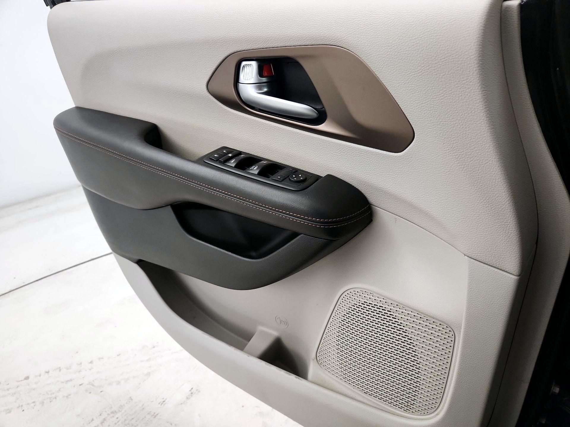 Thumbnail: 2018 Chrysler Pacifica - 12