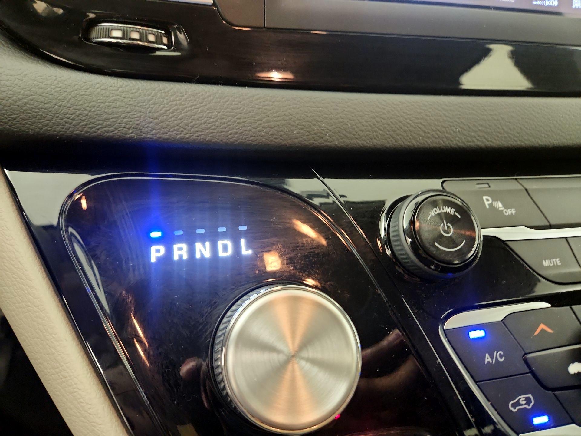 Thumbnail: 2018 Chrysler Pacifica - 17