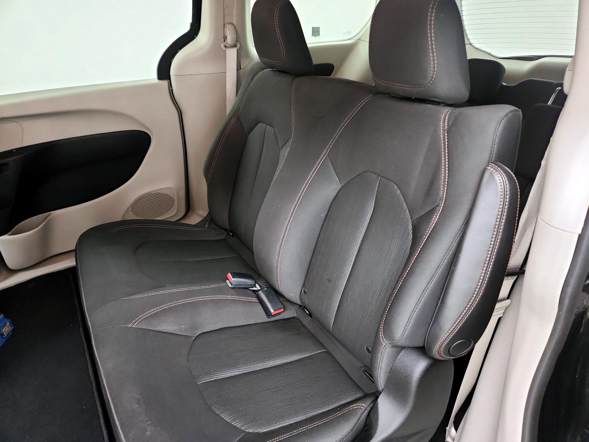 Thumbnail: 2018 Chrysler Pacifica - 19