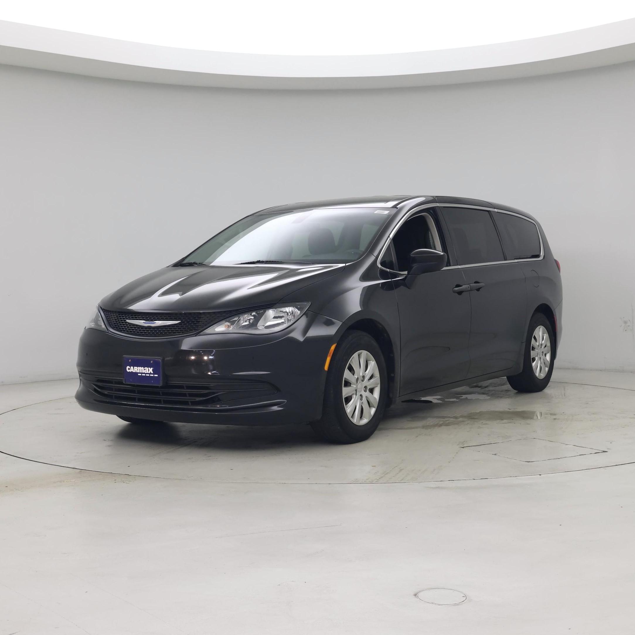 Thumbnail: 2018 Chrysler Pacifica - 4