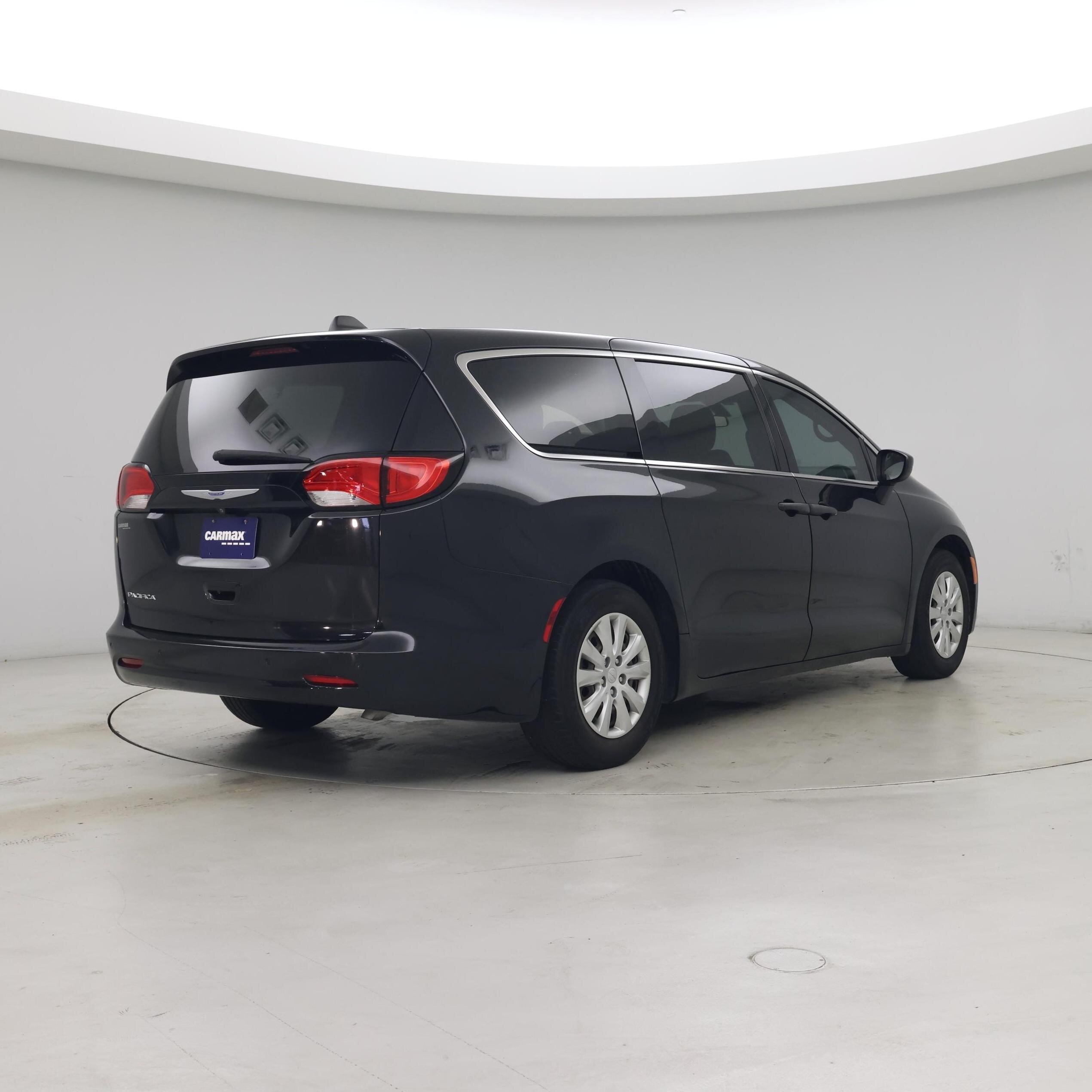 Thumbnail: 2018 Chrysler Pacifica - 8