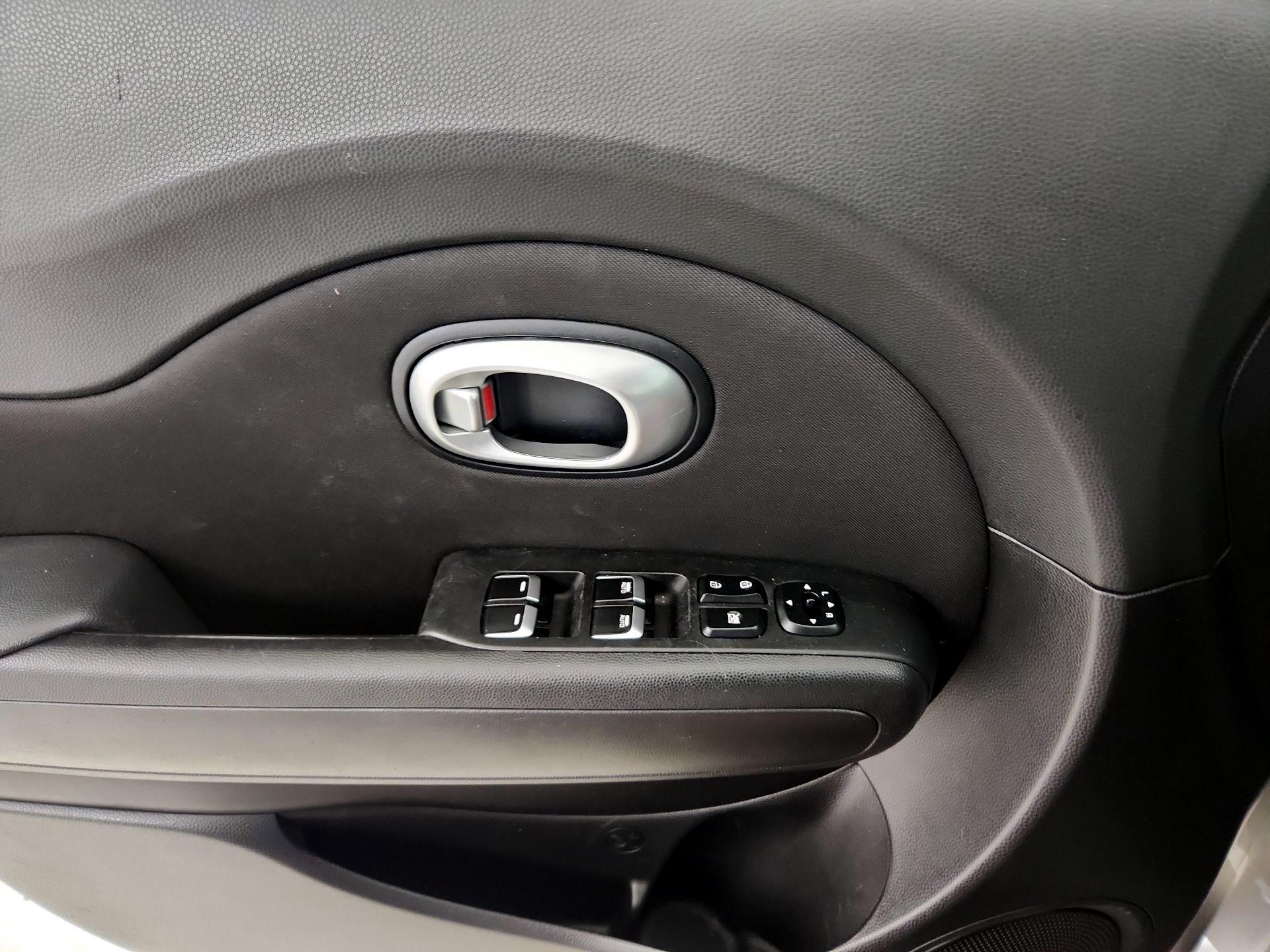 Thumbnail: 2017 Kia Soul - 12