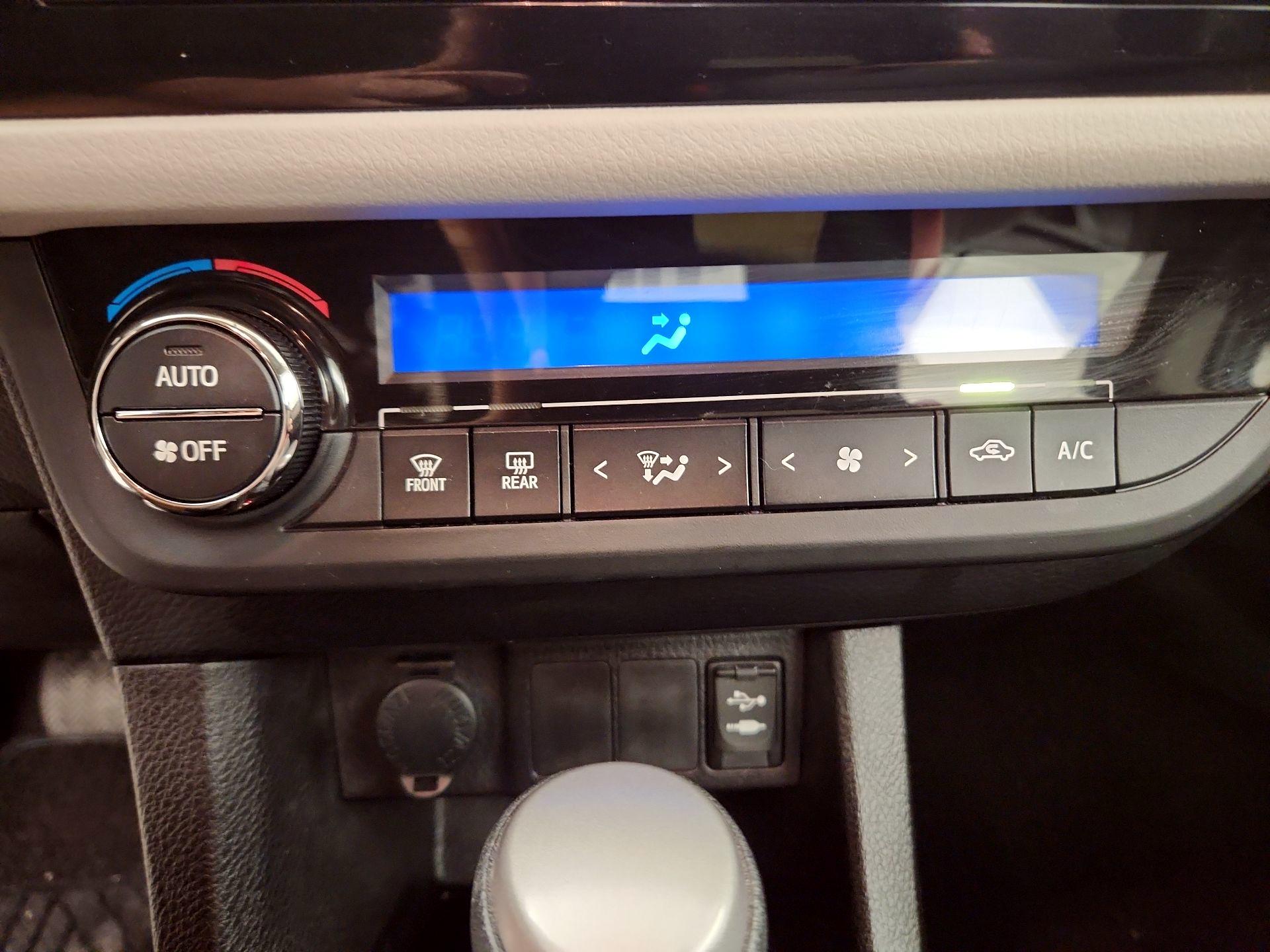 Thumbnail: 2014 Toyota Corolla - 14