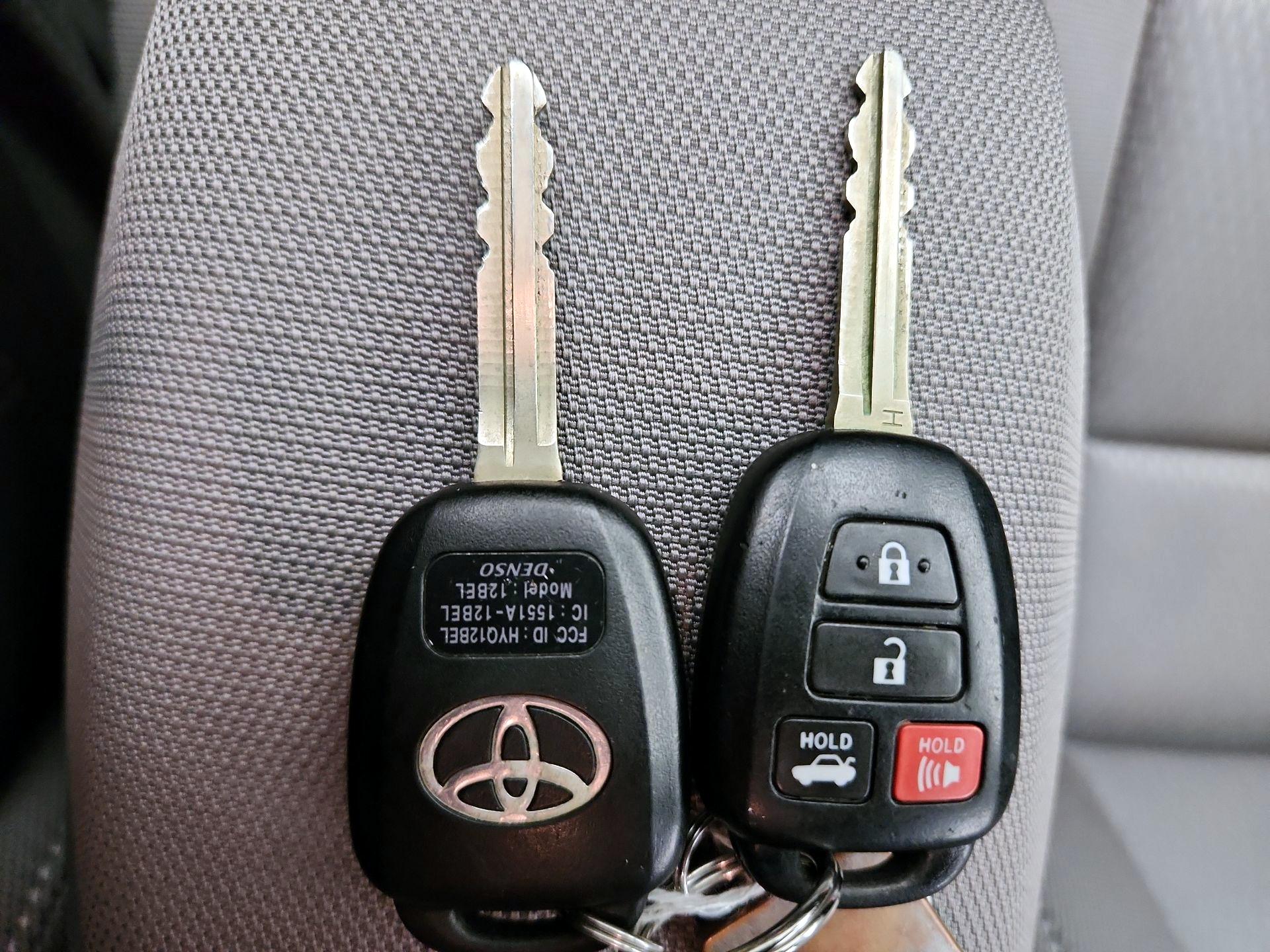 Thumbnail: 2014 Toyota Corolla - 18