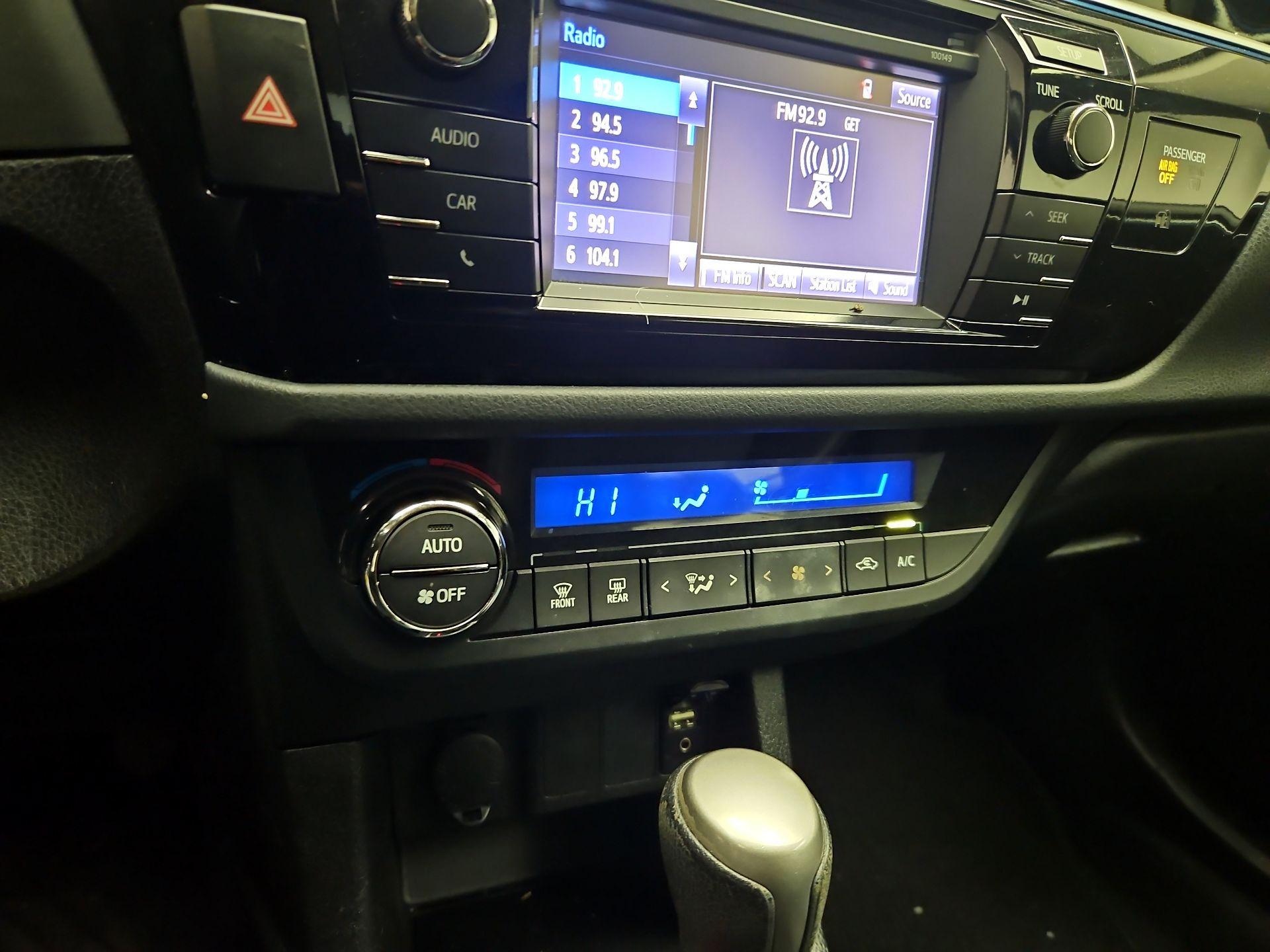 Thumbnail: 2015 Toyota Corolla - 15