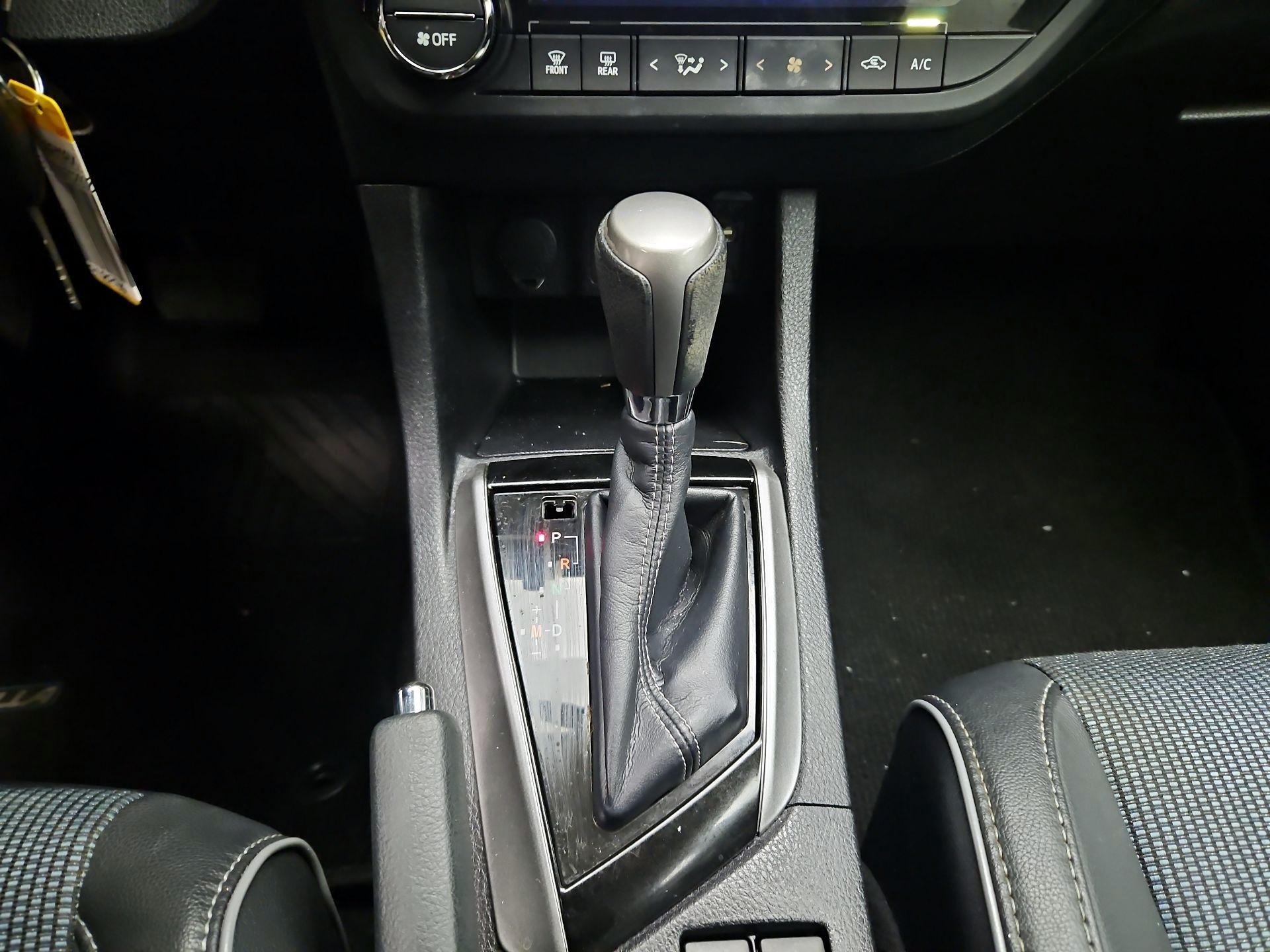 Thumbnail: 2015 Toyota Corolla - 16