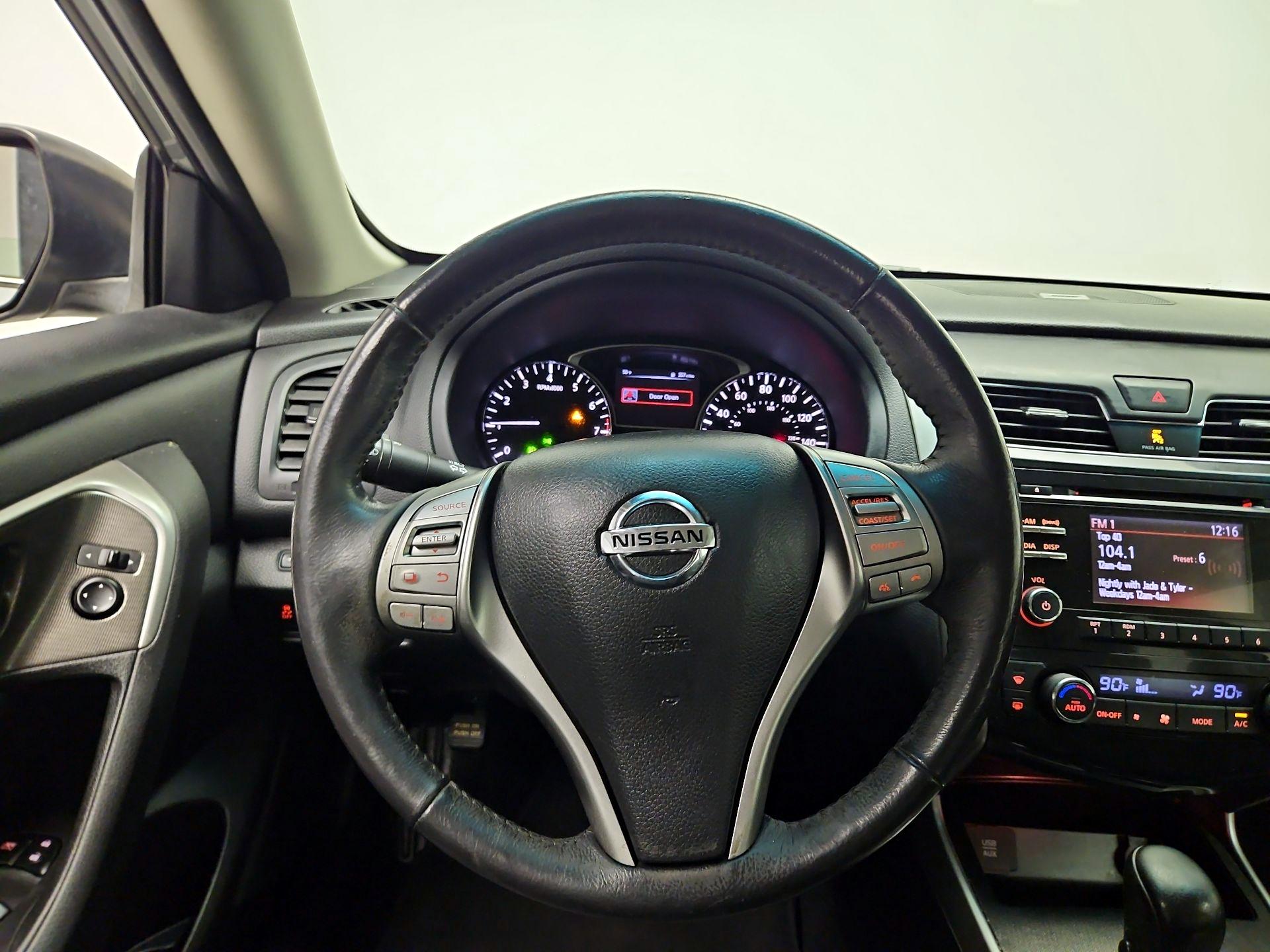 Thumbnail: 2015 Nissan Altima - 10