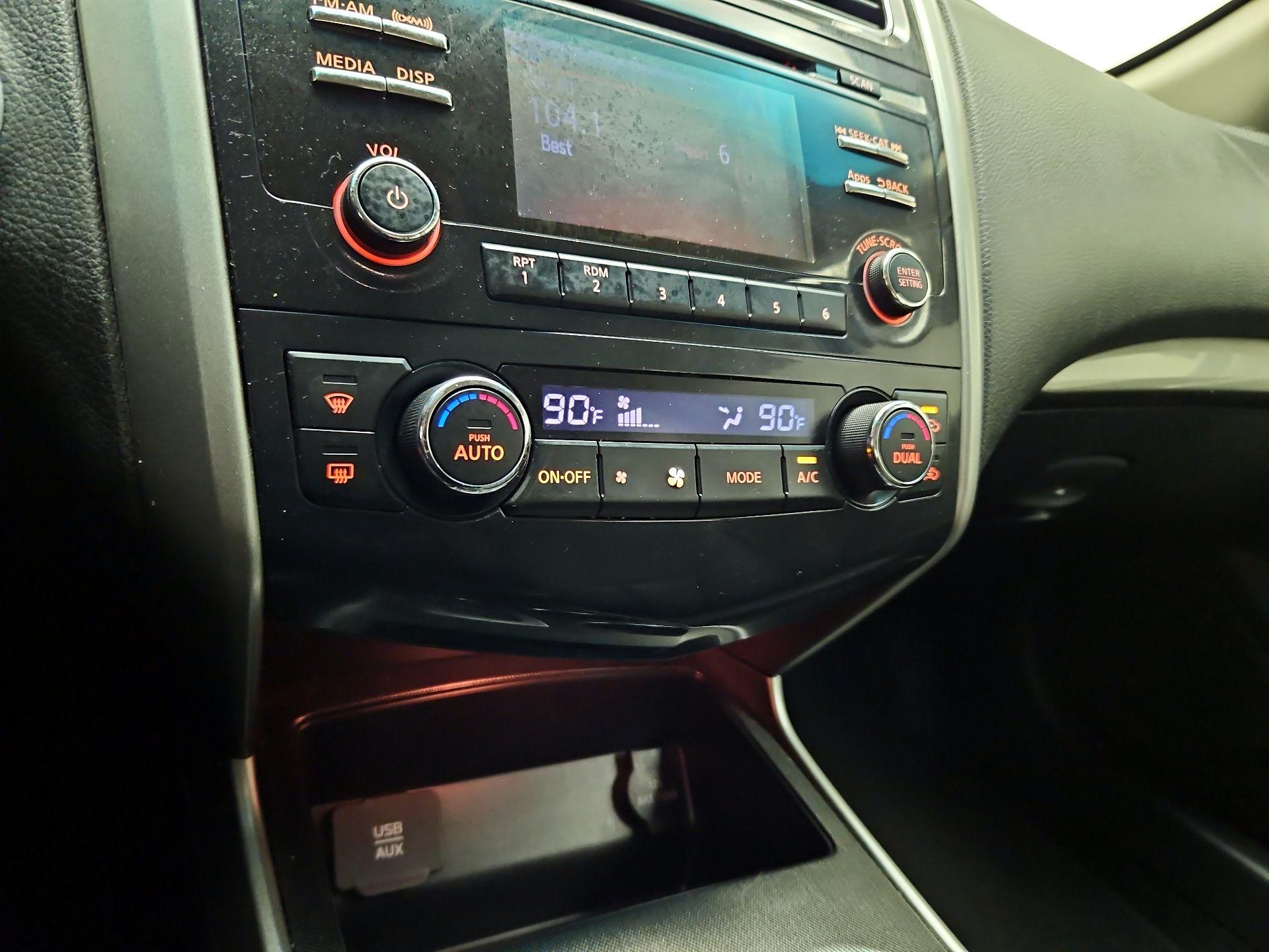 Thumbnail: 2015 Nissan Altima - 15