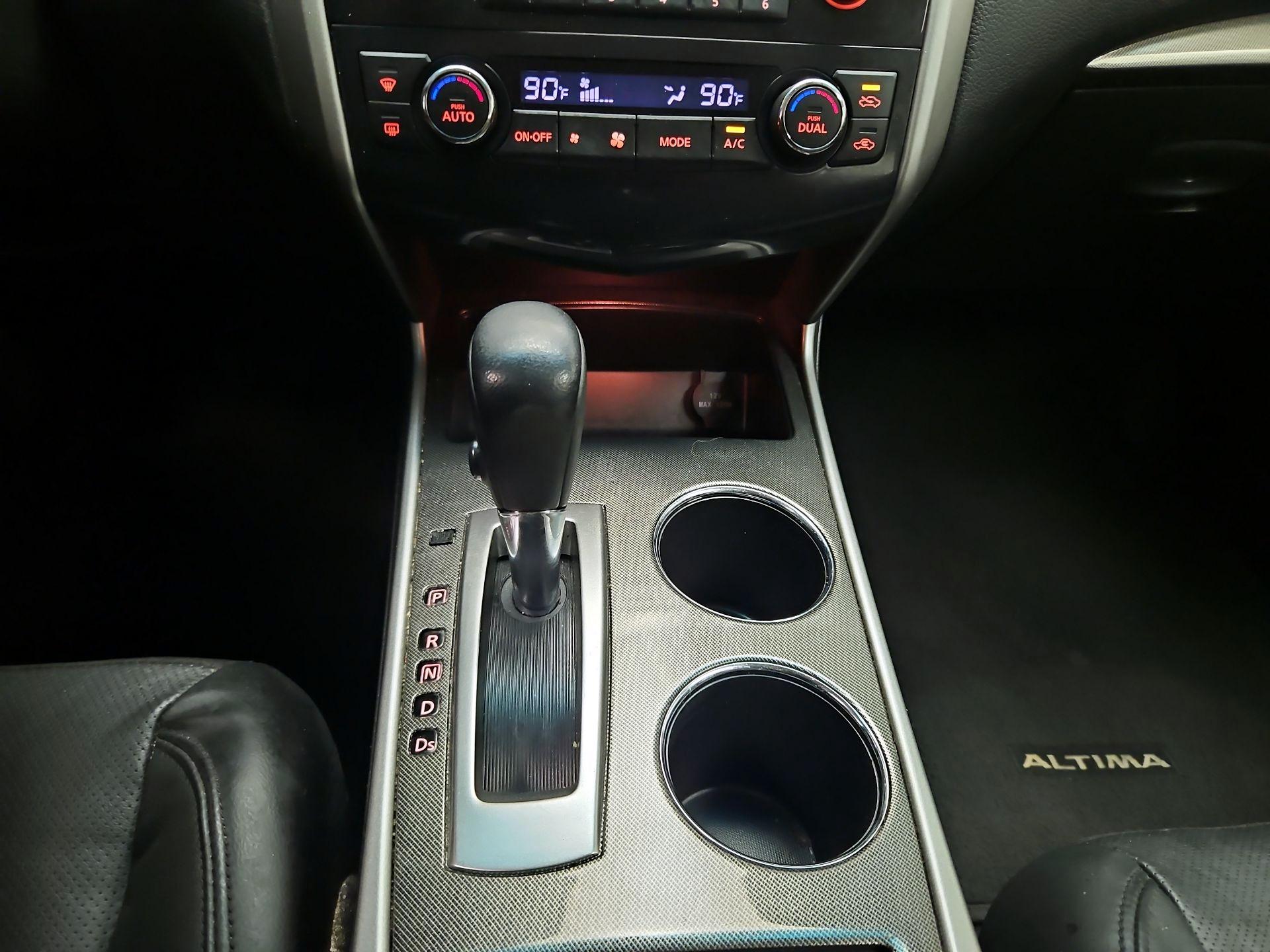 Thumbnail: 2015 Nissan Altima - 16